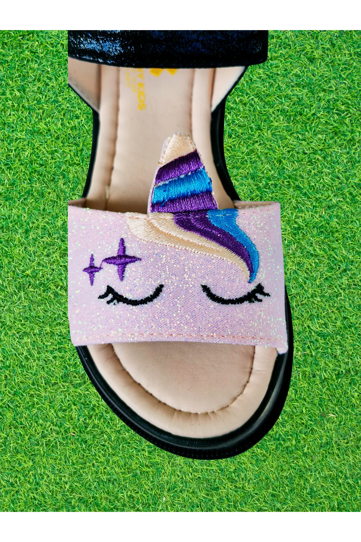 Simli Pembe Unicorn İşlemeli Kız Çocuk Sandalet