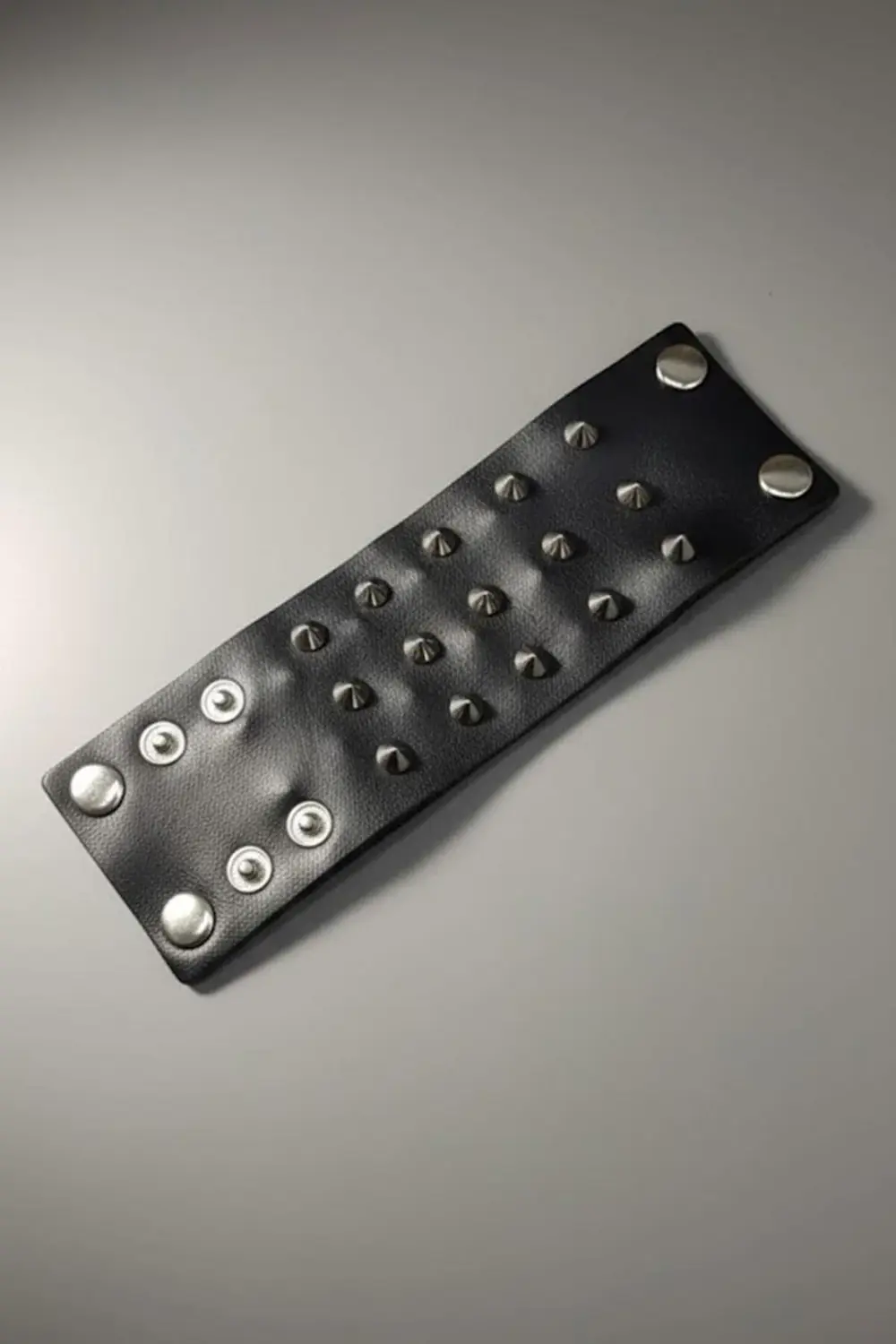 Siyah 3 Şerit Dikenli Gotik Deri Bileklik