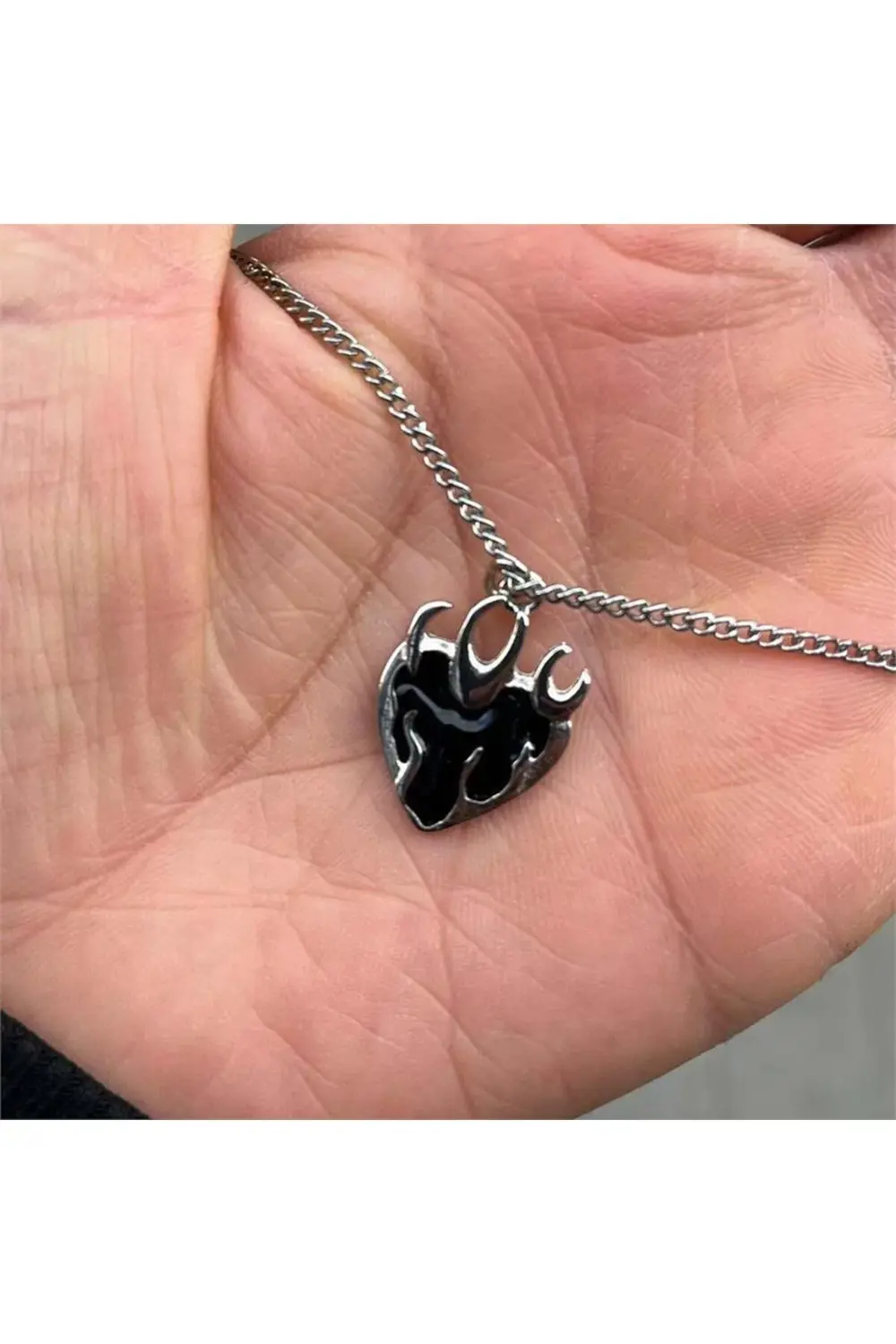 Siyah Alevli Kalp Küçük Kolye