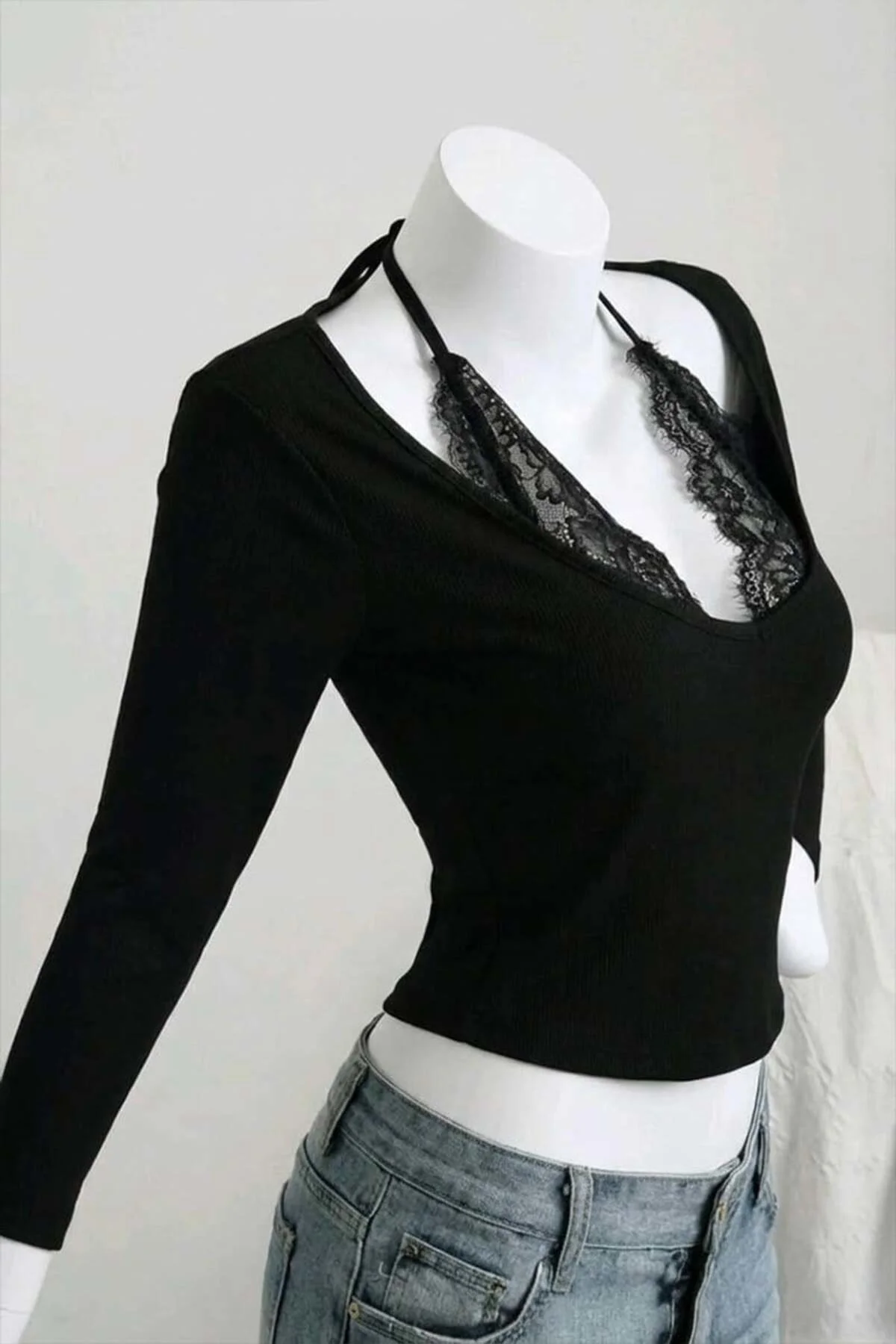 Siyah Bağlamalı Dantelli Ekli Gotik Y2K Uzun Kollu Crop Siyah Bağlamalı Dantelli Ekli Gotik Y2K Uzun Kollu Crop