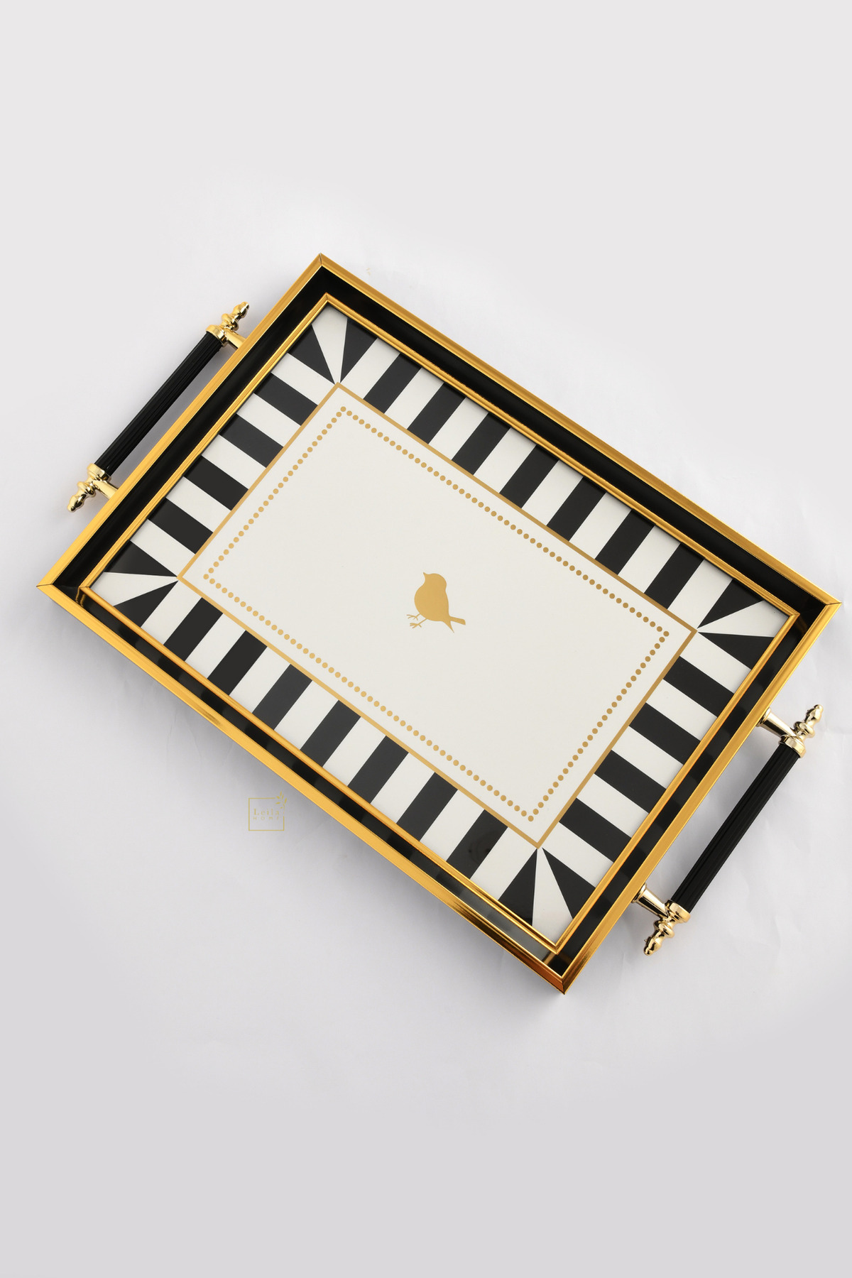Siyah Beyaz Çizgili Cam Sunum Tepsisi - 42x27 cm Gold Kuş Detaylı Dekoratif Tepsi Siyah Beyaz Çizgili Cam Sunum Tepsisi - 42x27 cm Gold Kuş Detaylı Dekoratif Tepsi