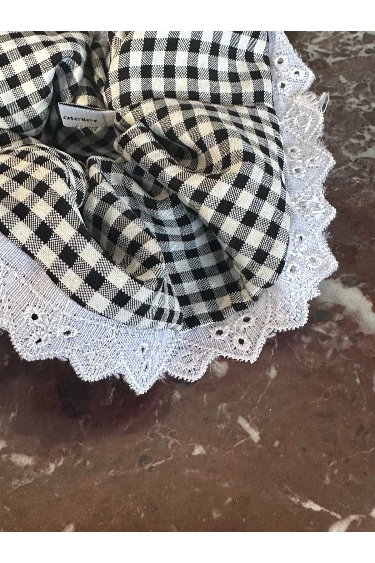 Siyah Beyaz Pötikare Beyaz Fisto Kenar Scrunchie