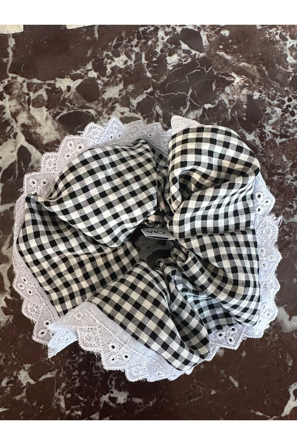 Siyah Beyaz Pötikare Beyaz Fisto Kenar Scrunchie