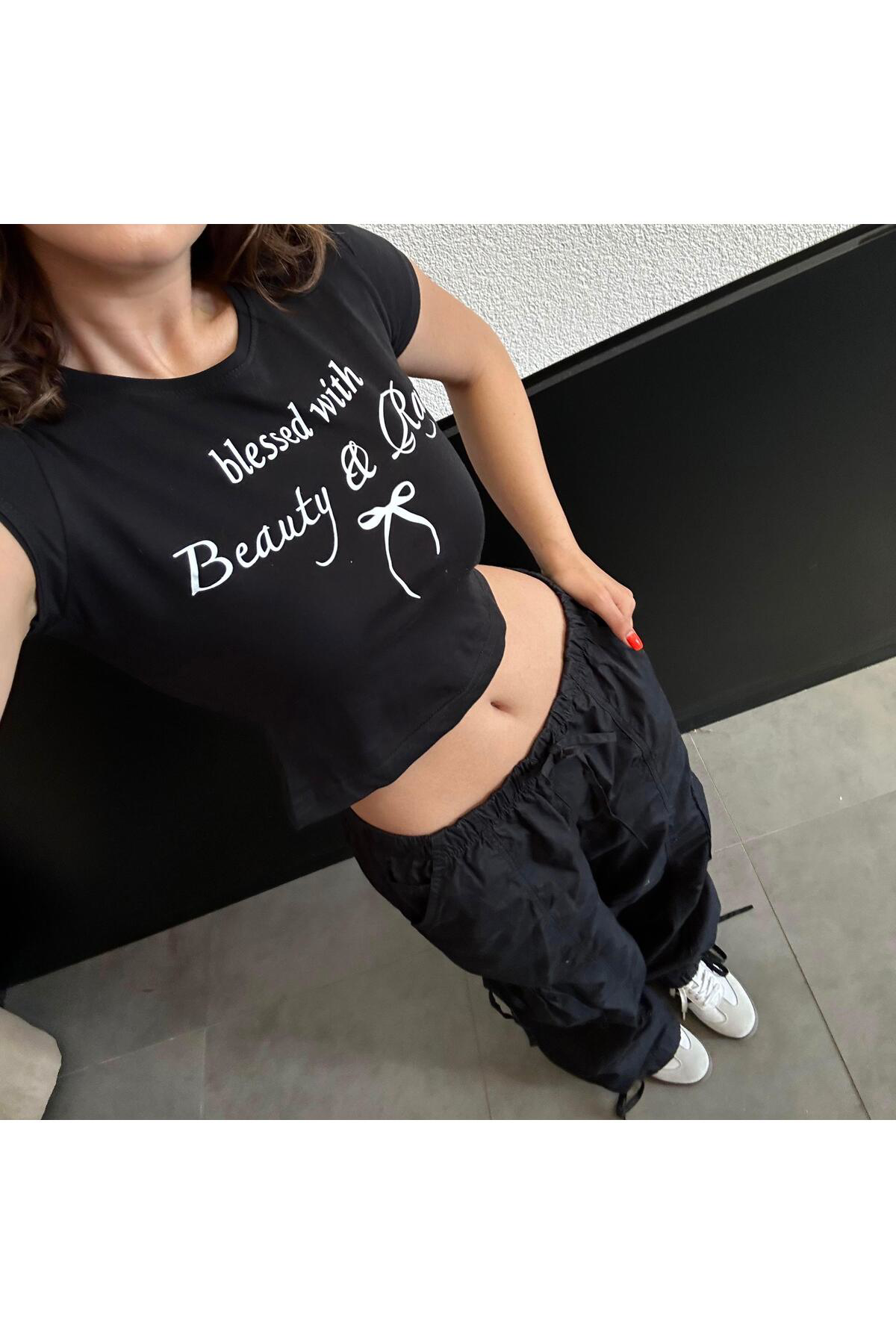 Siyah Blessed With Beauty & Rage Kısa Kollu Crop