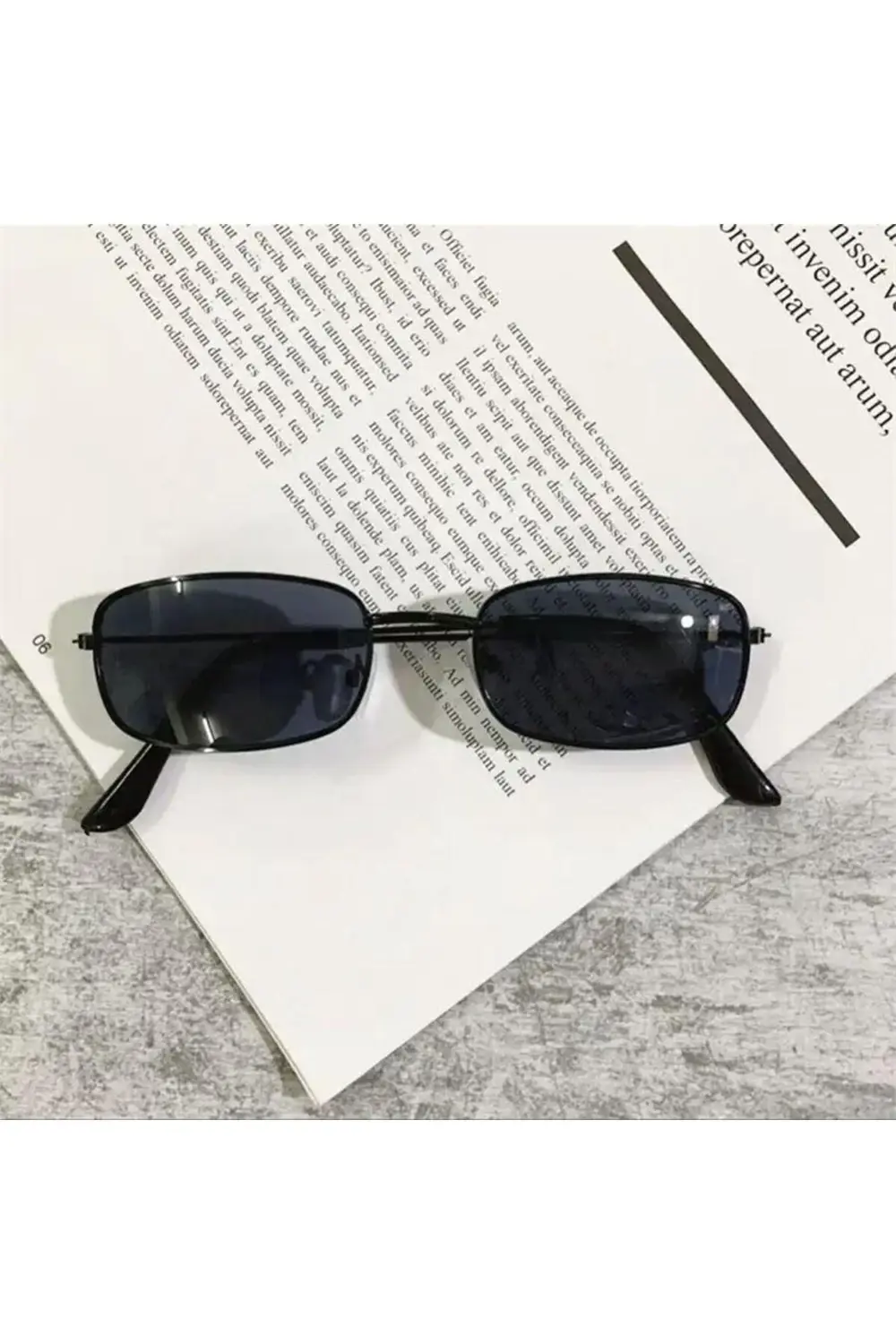Siyah Çerçeveli Siyah Camlı Yatay Güneş Gözlüğü