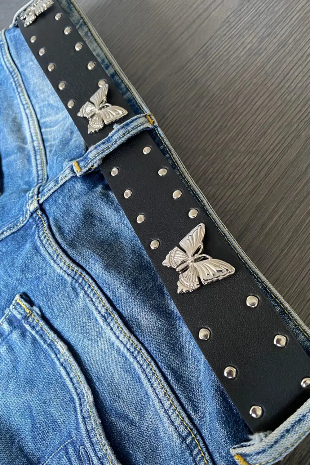 Siyah Çift Sıra Zımbalı Butterfly Gotik Deri Kemer Siyah Çift Sıra Zımbalı Butterfly Gotik Deri Kemer