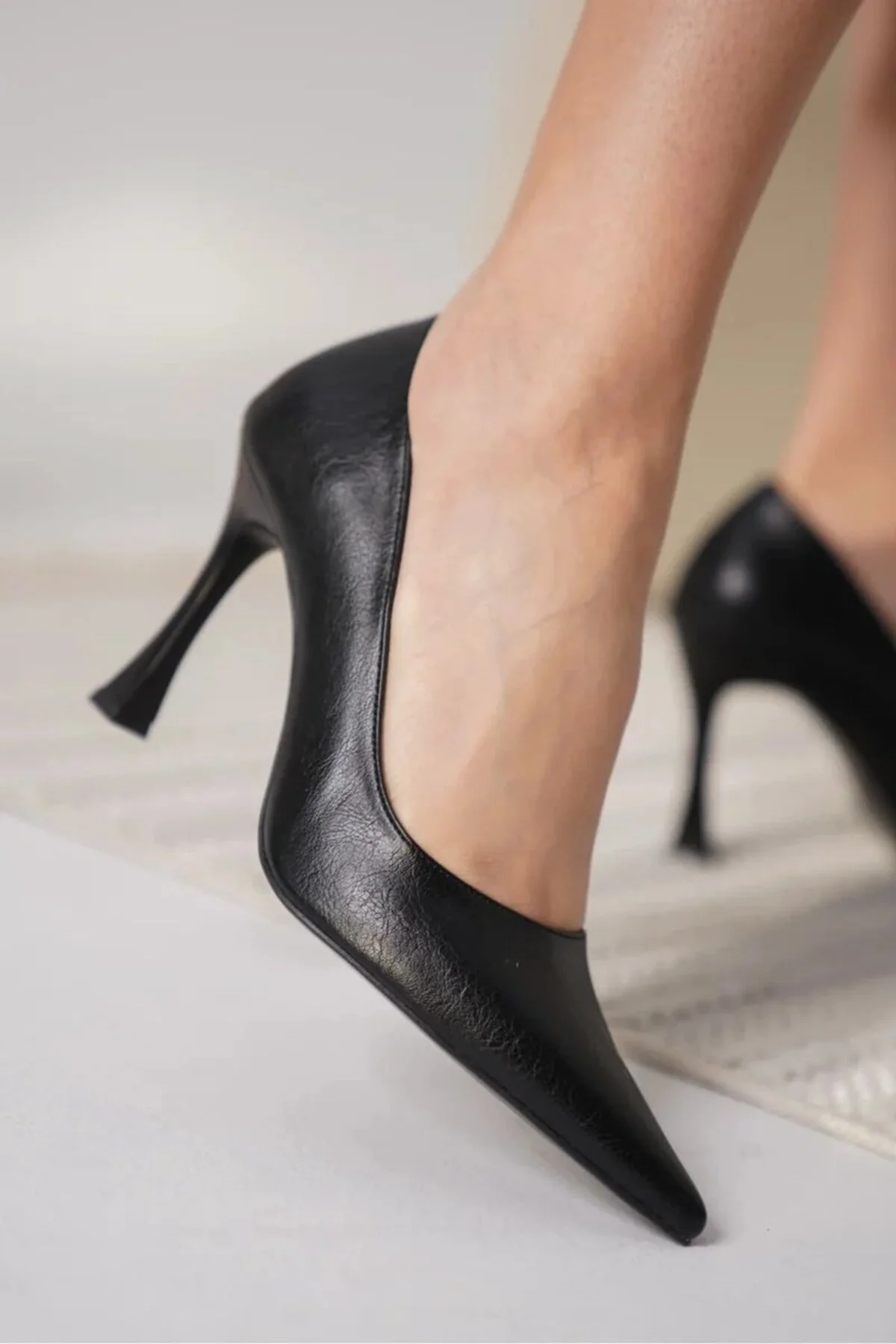 Siyah Cilt Kadın Stiletto TR18MS03F Fiyatı, Yorumları ve Özellikleri