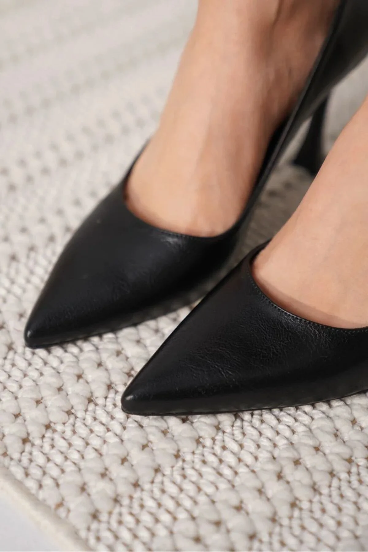 Siyah Cilt Kadın Stiletto TR18MS03F Fiyatı, Yorumları ve Özellikleri