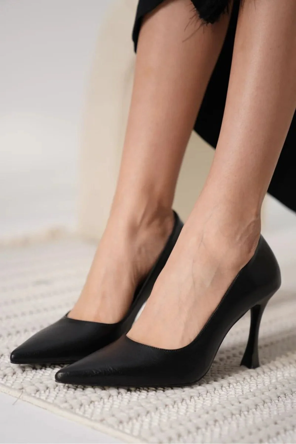 Siyah Cilt Kadın Stiletto TR18MS03F Fiyatı, Yorumları ve Özellikleri