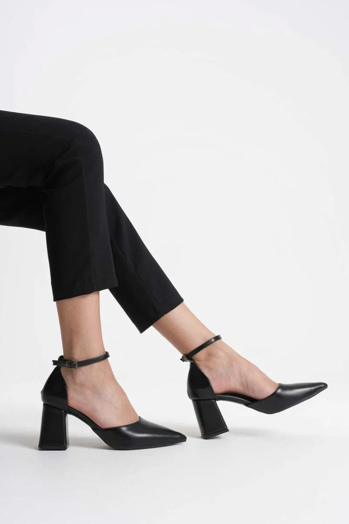 Siyah Cilt Kadın Topuklu Ayakkabı TR08MS11D Siyah Cilt Kadın Topuklu Ayakkabı TR08MS11D