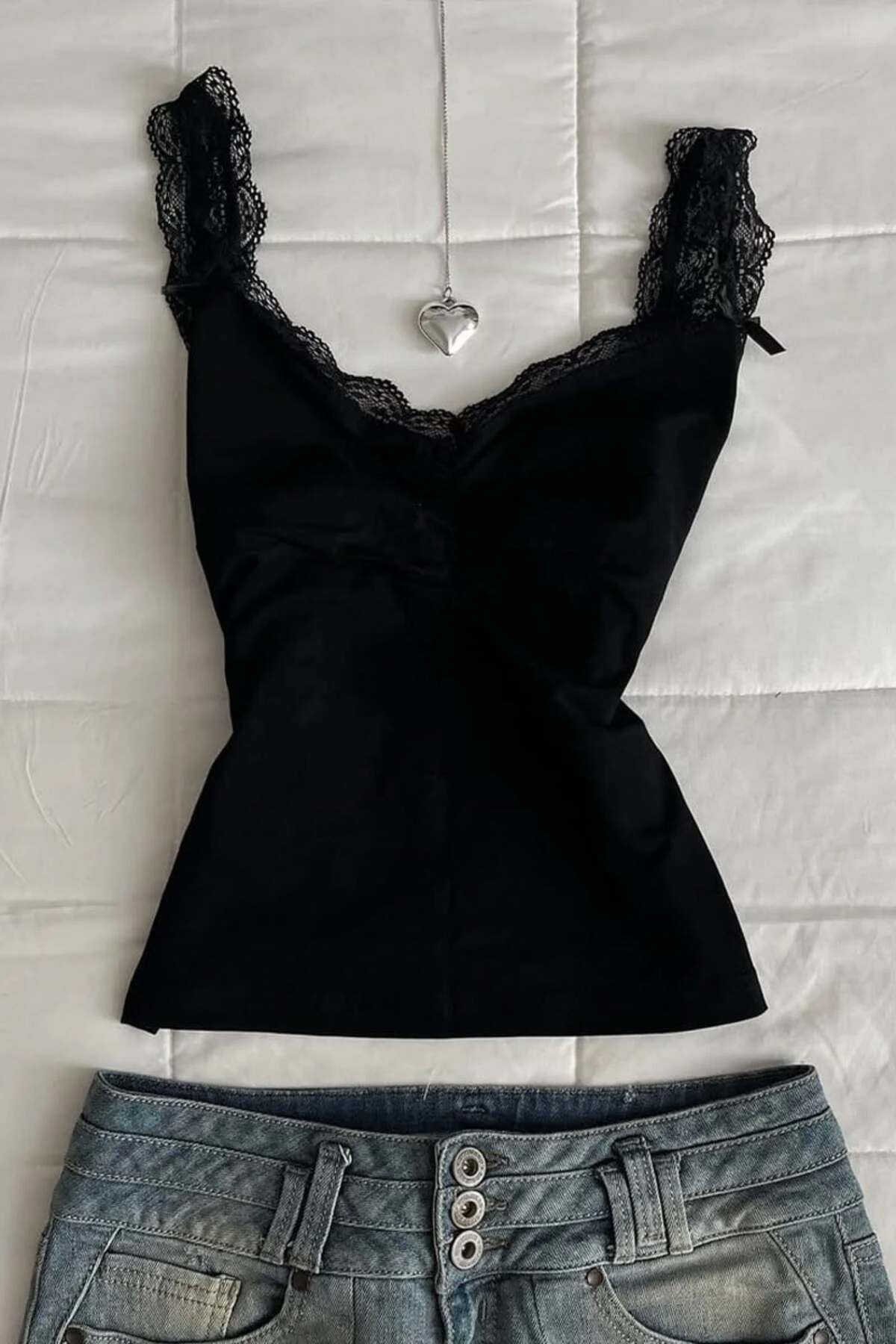 Siyah Dantel Detaylı Fiyonklu Coquette Y2K Askılı Crop