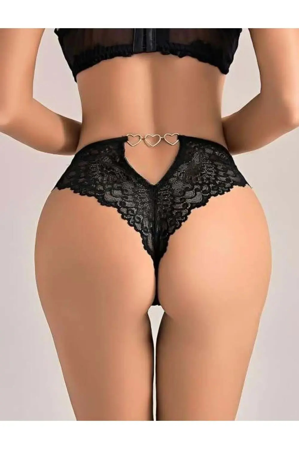 Siyah Dantel İşlemeli Arkası Kalp Detaylı Fantezi String Tanga