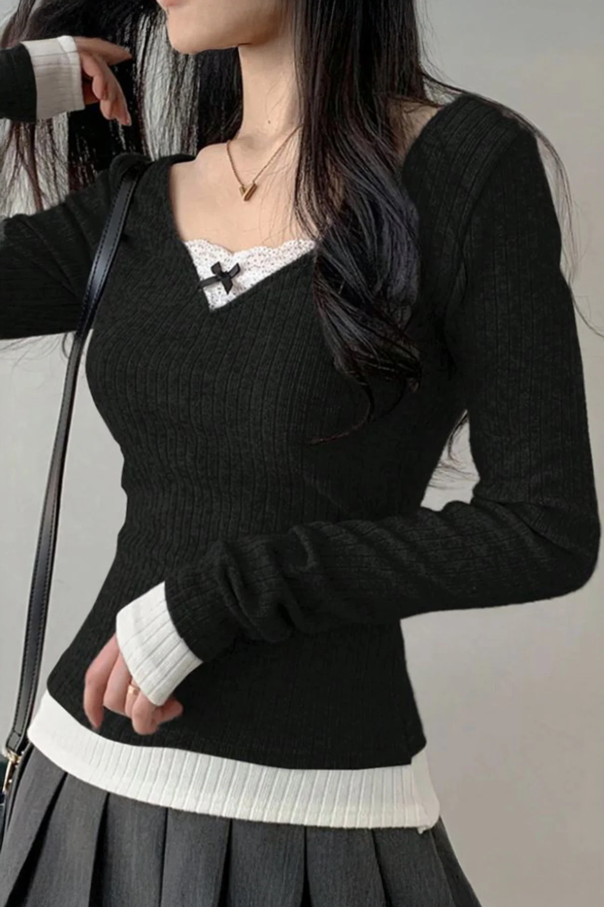 Siyah Dantelli Fiyonklu Ekli Y2K Uzun Kollu Crop
