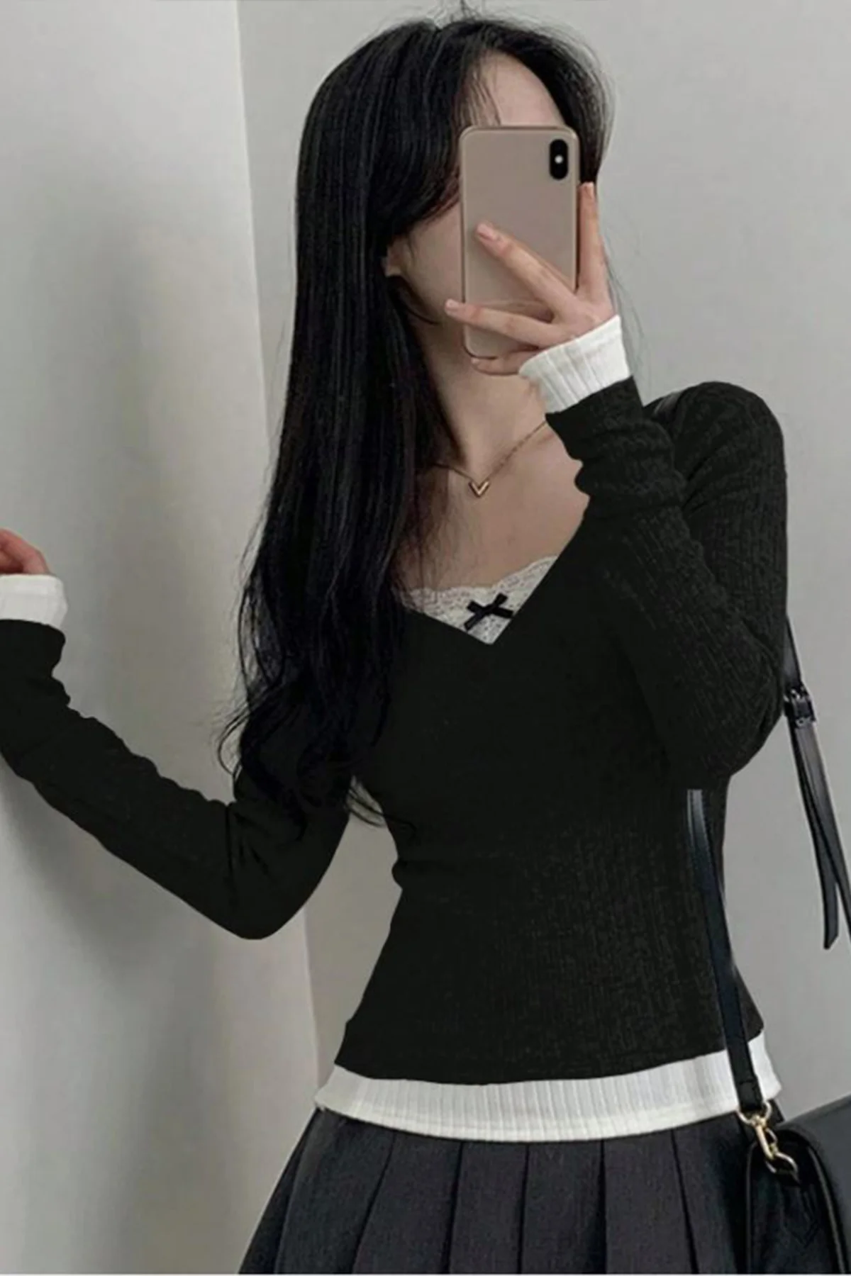 Siyah Dantelli Fiyonklu Ekli Y2K Uzun Kollu Crop