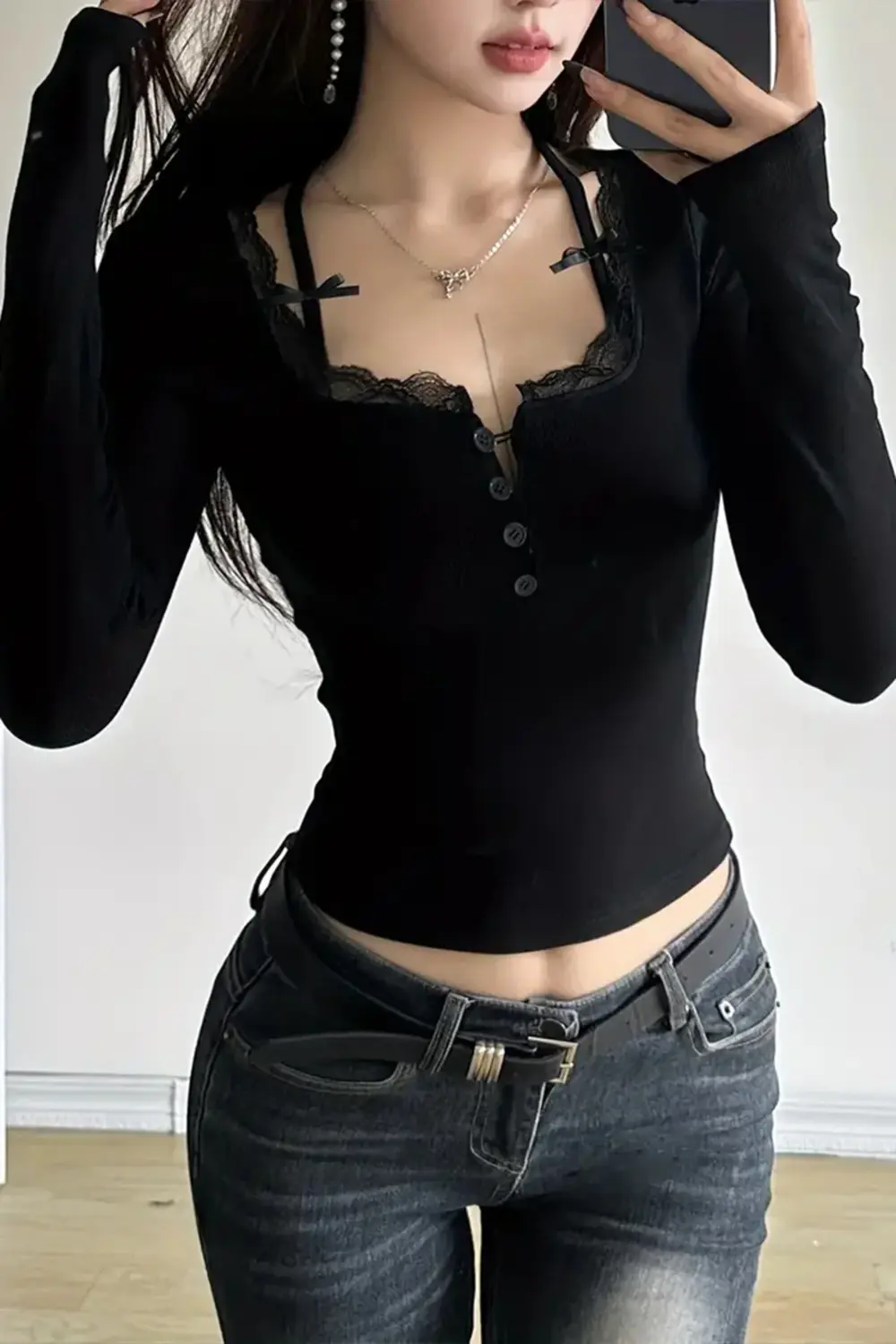 Siyah Dantelli Geniş Yaka Askılı Fiyonklu Y2K Uzun Kollu Crop