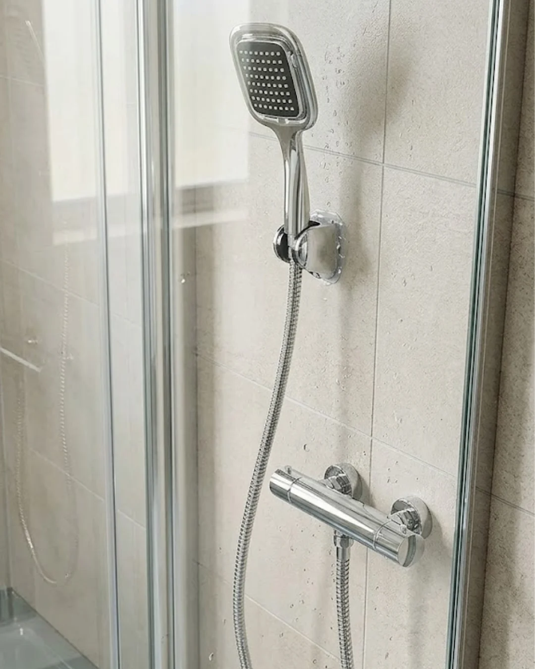 Siyah Duş Başlığı Seti Spiral Hortumlu El Duşu ve Duvar Askısı Banyo Seti Siyah Duş Başlığı Seti Spiral Hortumlu El Duşu ve Duvar Askısı Banyo Seti