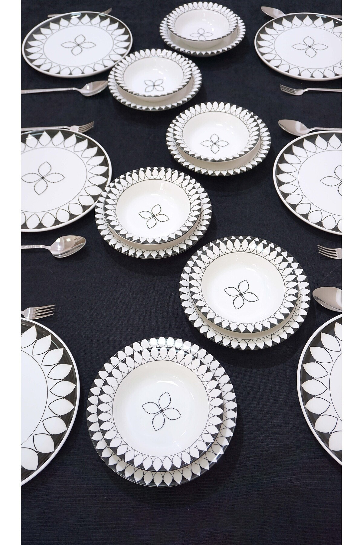 Siyah Elips Model 6 Kişilik 18 Parça Yemek Takımı