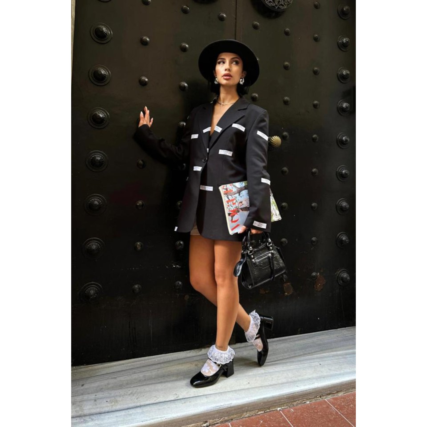 Siyah Etiket Detaylı Ceket