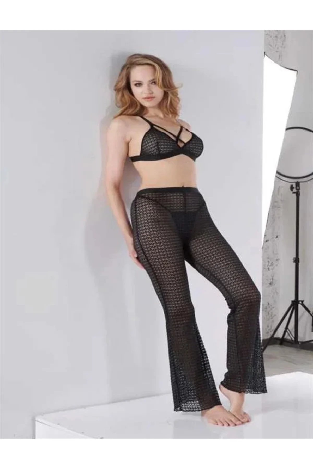 Siyah Göğüs İp Detaylı Sütyen Pijama Takımı Siyah Göğüs İp Detaylı Sütyen Pijama Takımı