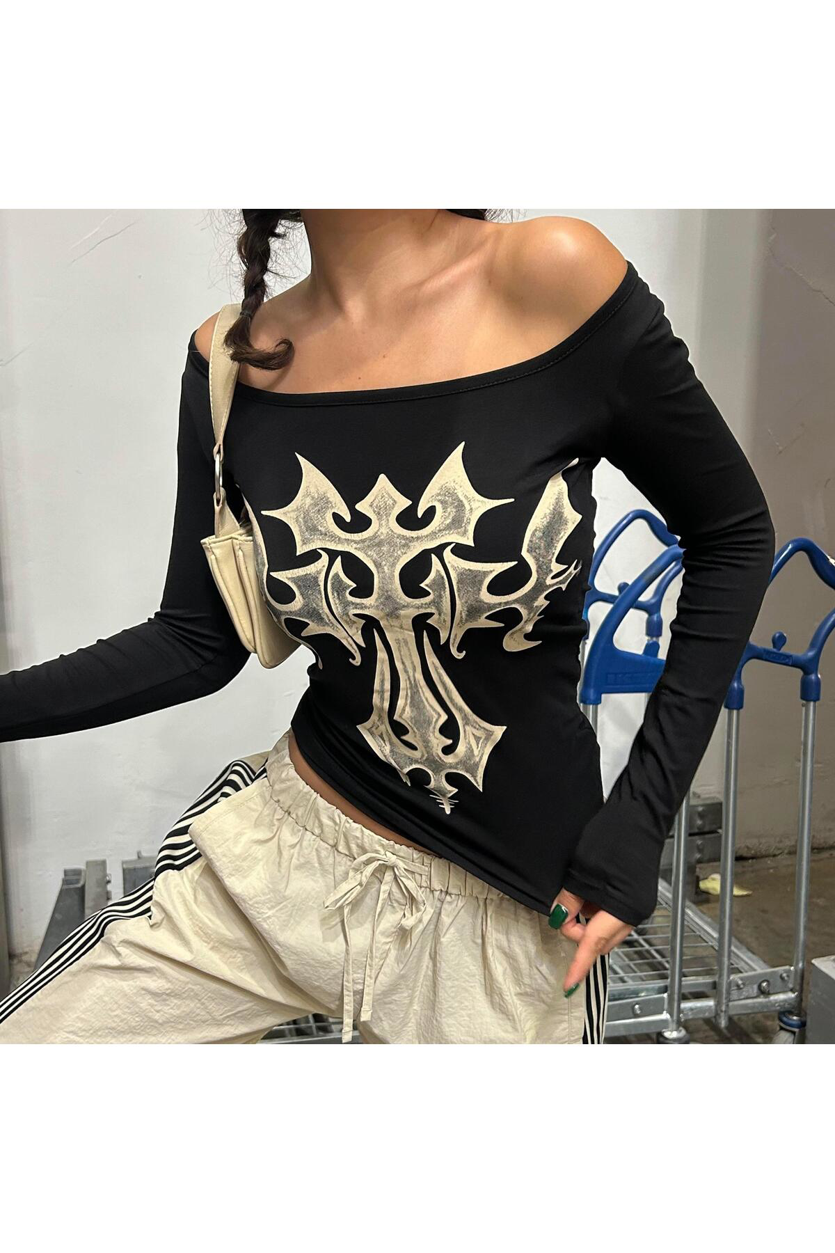 Siyah Gotik Cross Omuz Açık Uzun Kollu Crop