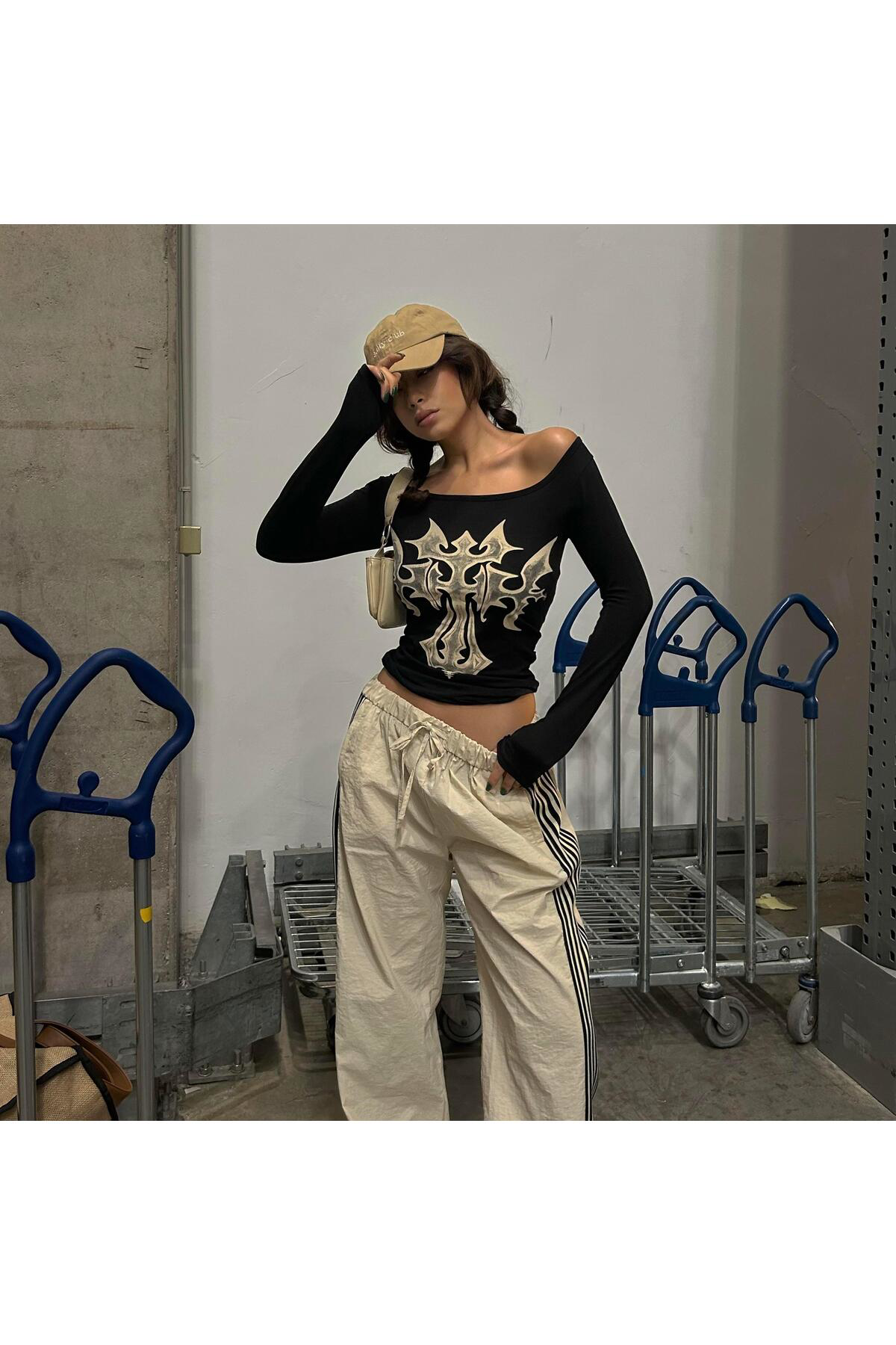 Siyah Gotik Cross Omuz Açık Uzun Kollu Crop