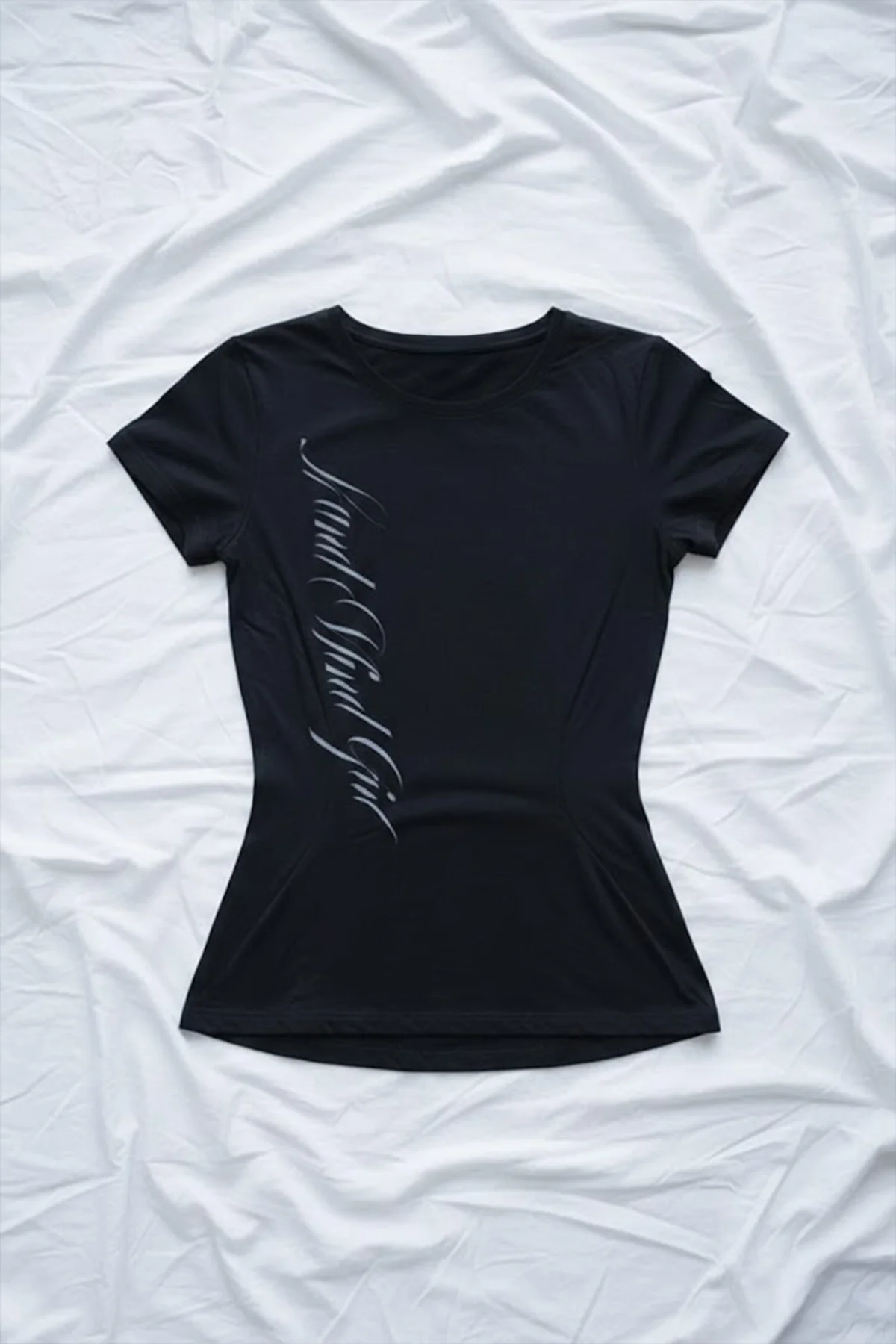 Siyah Gotik Sırt Baskılı Wing Geniş Yaka Y2K Kısa Kollu Crop Siyah Gotik Sırt Baskılı Wing Geniş Yaka Y2K Kısa Kollu Crop