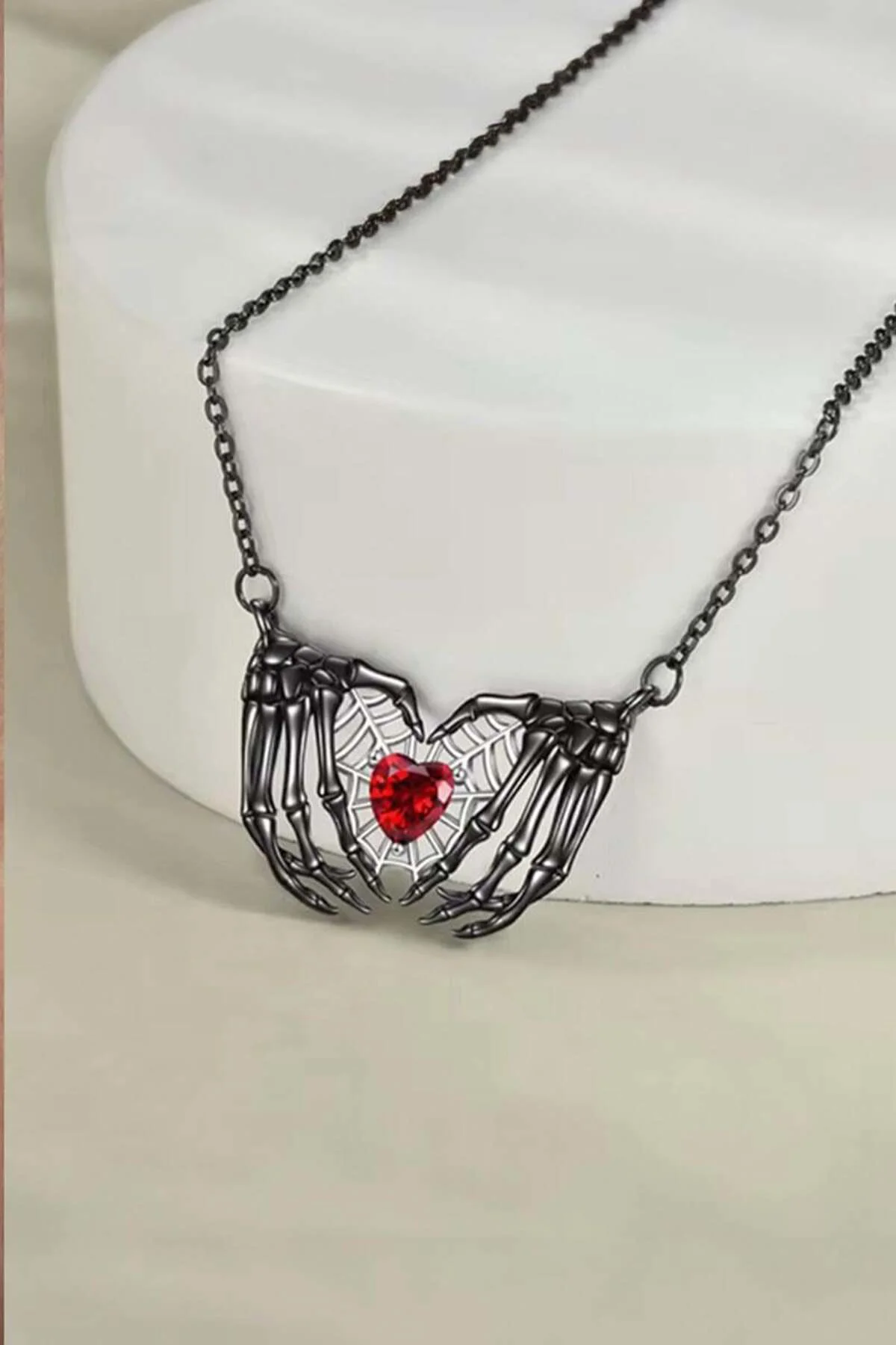Siyah Gotik Skeleton Heart Kolye Siyah Gotik Skeleton Heart Kolye