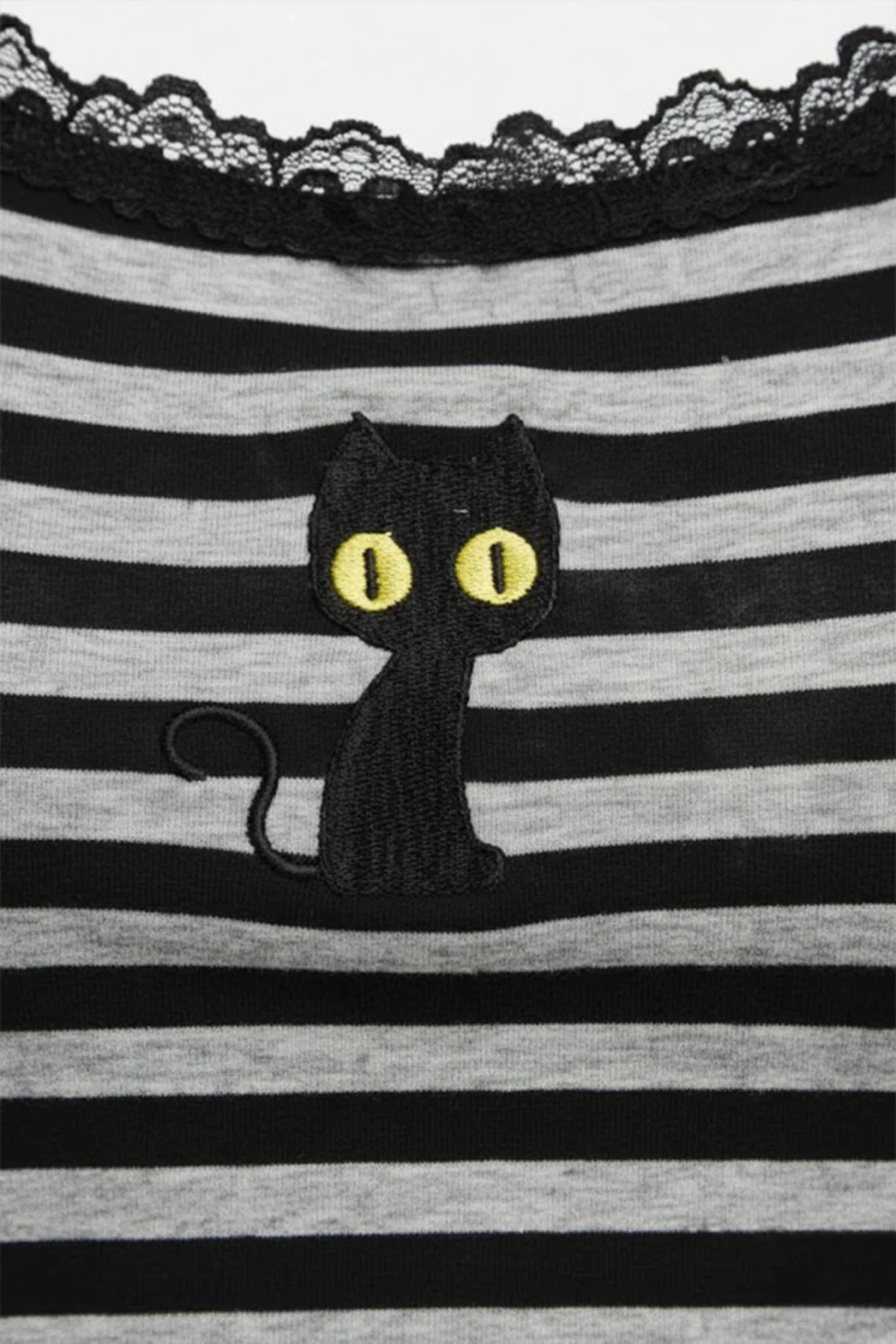 Siyah Gri Çizgili Kara Kedi Detaylı Dantel Yaka Fiyonklu Y2K Askılı Crop Siyah Gri Çizgili Kara Kedi Detaylı Dantel Yaka Fiyonklu Y2K Askılı Crop