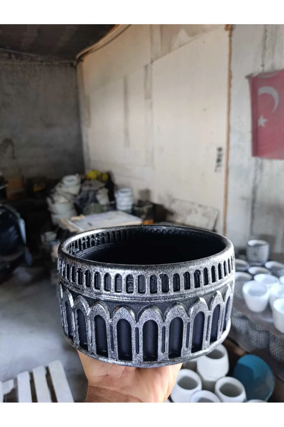 Siyah - Gümüş Dekoratif Collesium Saksı Siyah - Gümüş Dekoratif Collesium Saksı - Görsel 3