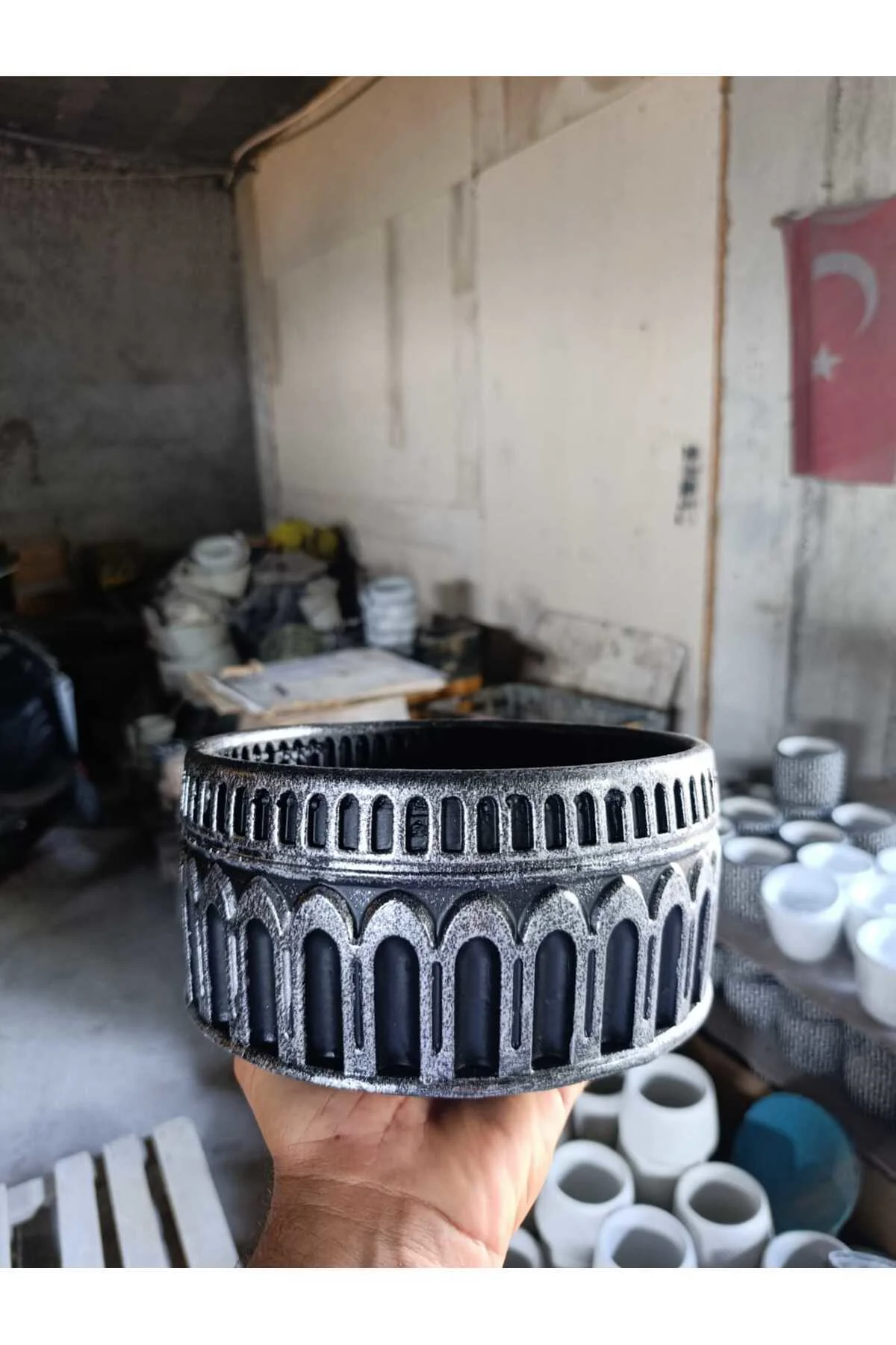 Siyah - Gümüş Dekoratif Collesium Saksı Siyah - Gümüş Dekoratif Collesium Saksı - Görsel 2