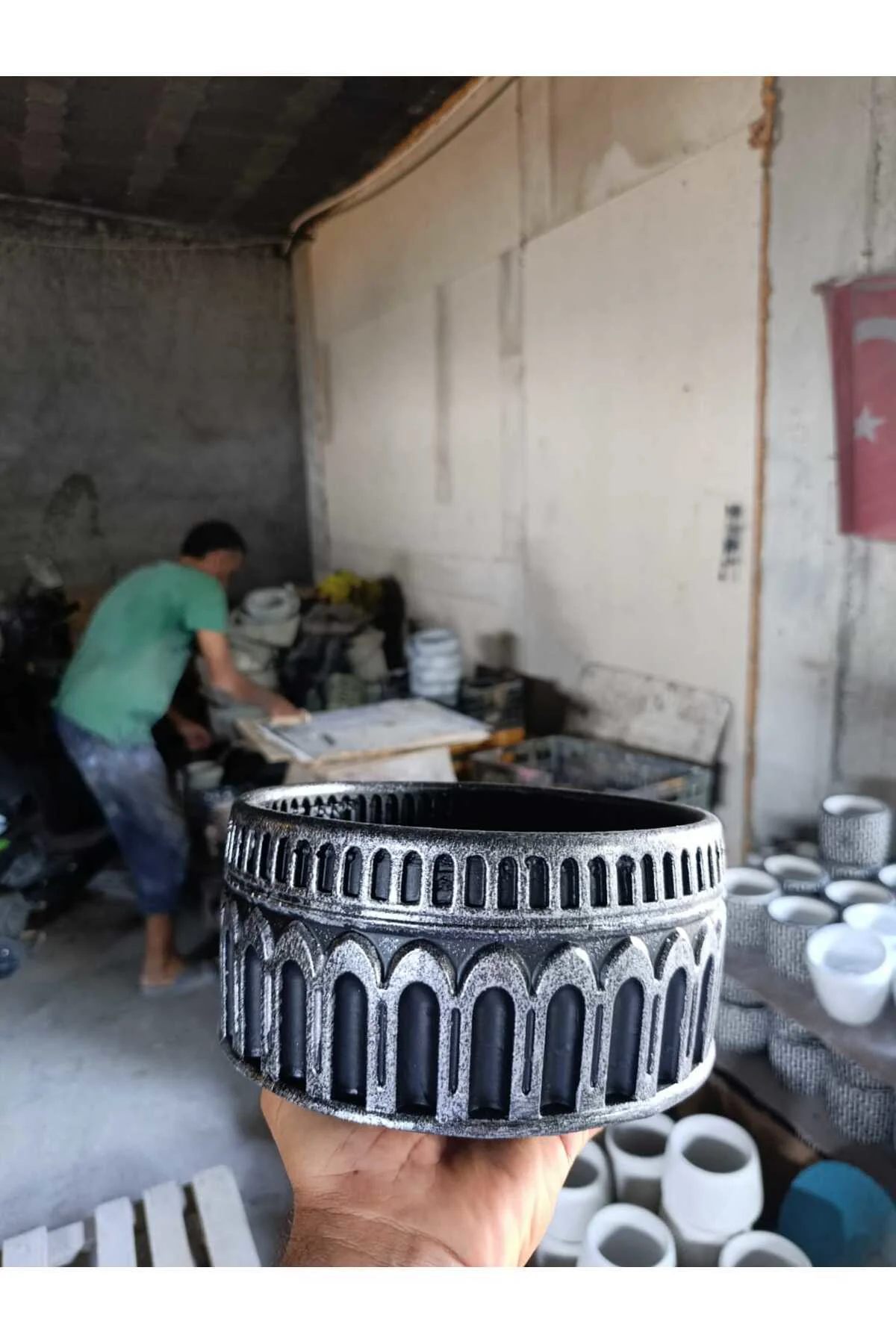 Siyah - Gümüş Dekoratif Collesium Saksı Siyah - Gümüş Dekoratif Collesium Saksı - Görsel 4