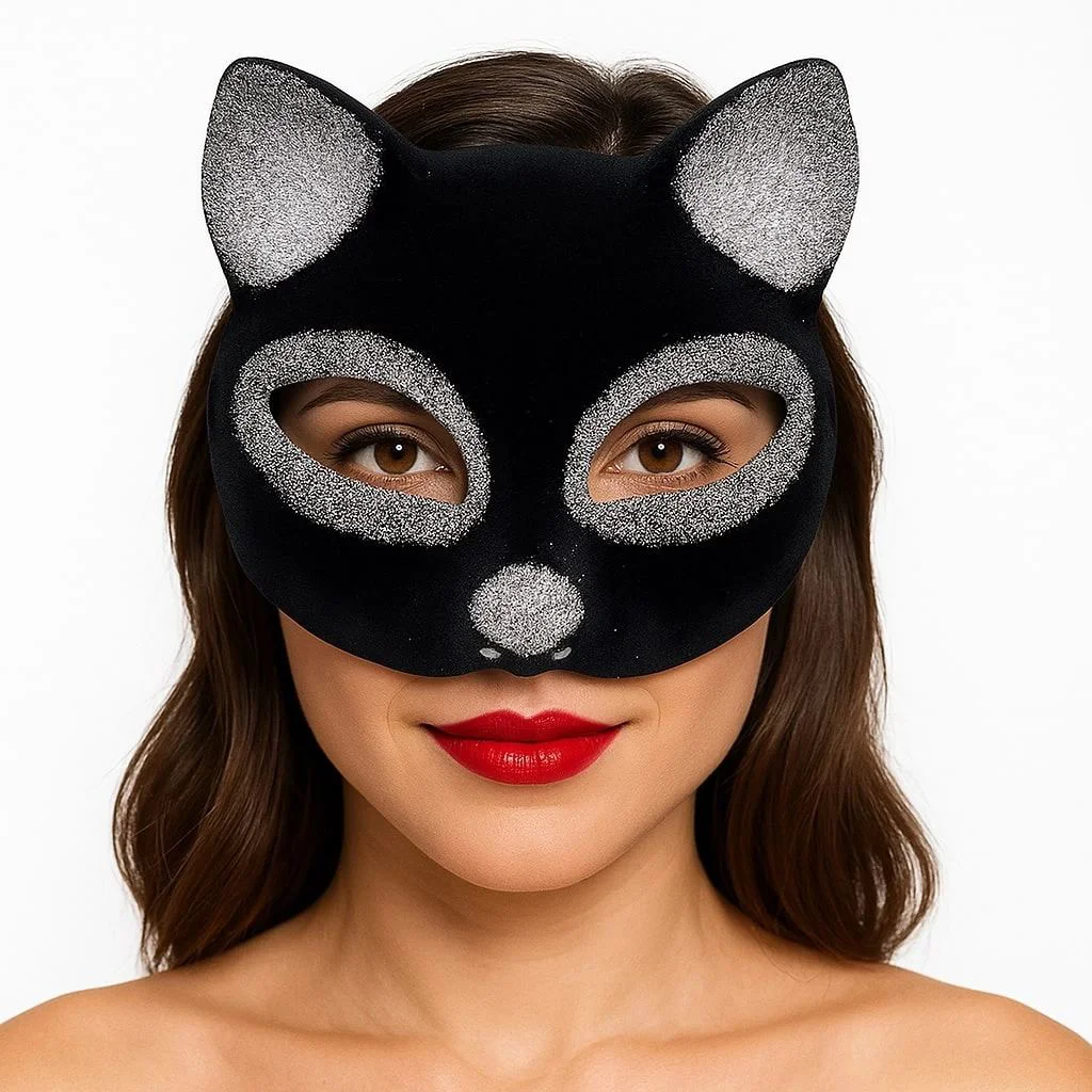 Siyah Gümüş Simli Süet Kedi Maskesi 18x14 Cm - Maskeli Balolar İçin Şık Aksesuar Siyah Gümüş Simli Süet Kedi Maskesi 18x14 Cm - Maskeli Balolar İçin Şık Aksesuar