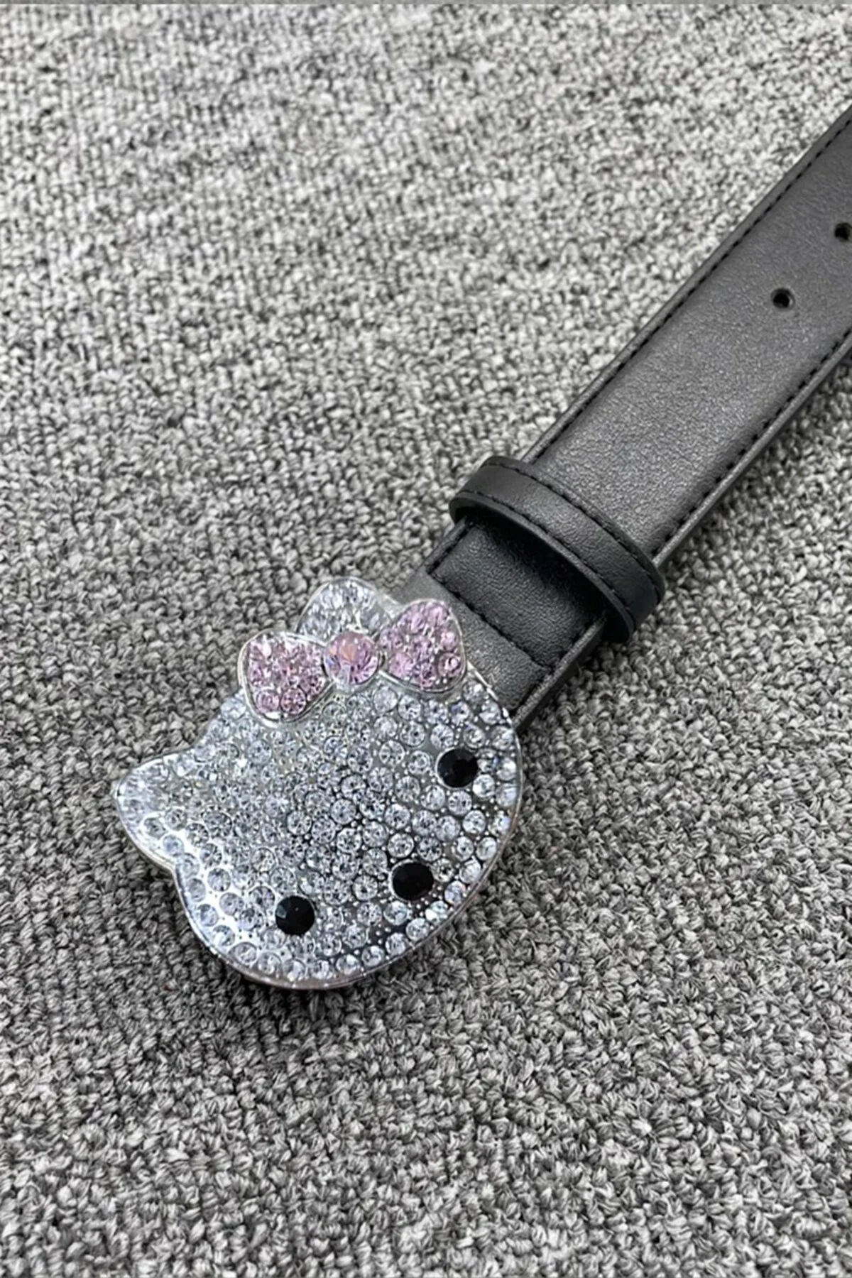 Siyah Hello Kitty Taşlı Deri Kemer Siyah Hello Kitty Taşlı Deri Kemer
