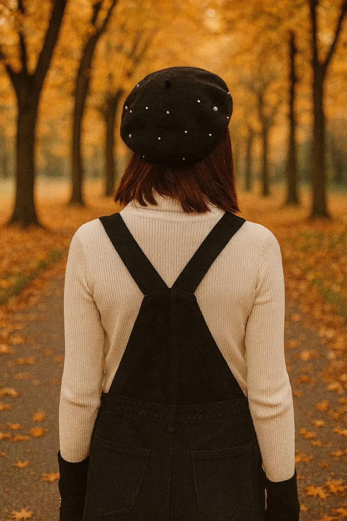Siyah İnci Süslemeli Kadın Beret – Paris Stili, Yumuşak Dokulu Taşlı Ressam Şapka Bere Siyah İnci Süslemeli Kadın Beret – Paris Stili, Yumuşak Dokulu Taşlı Ressam Şapka Bere