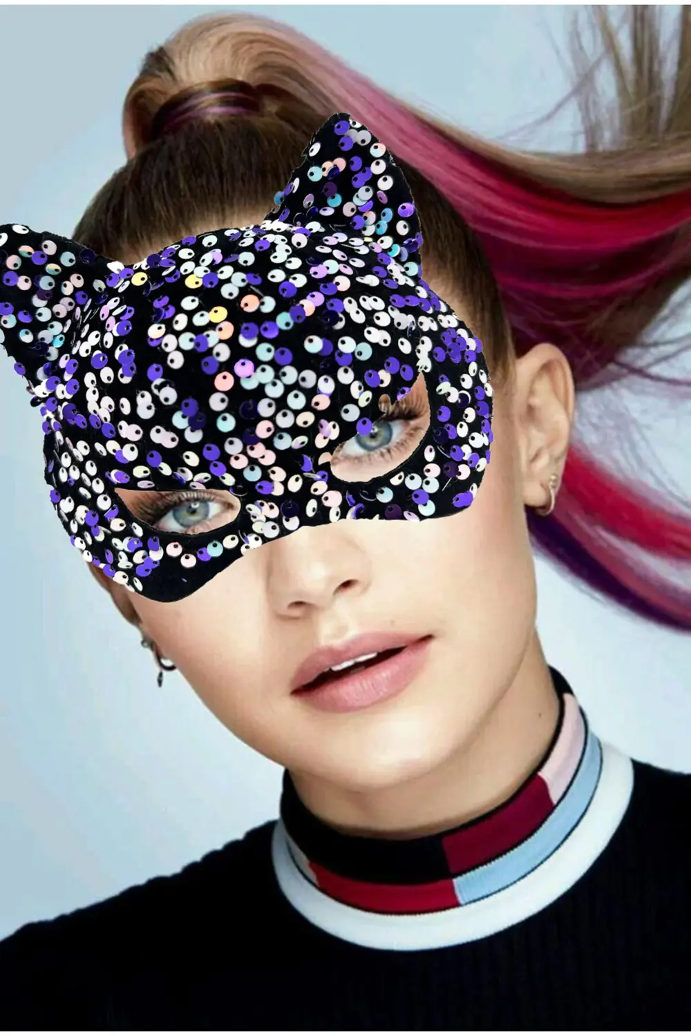 Siyah Kadife Kumaş Üzerine Mor Beyaz Payetli Pullu Parti Maskesi