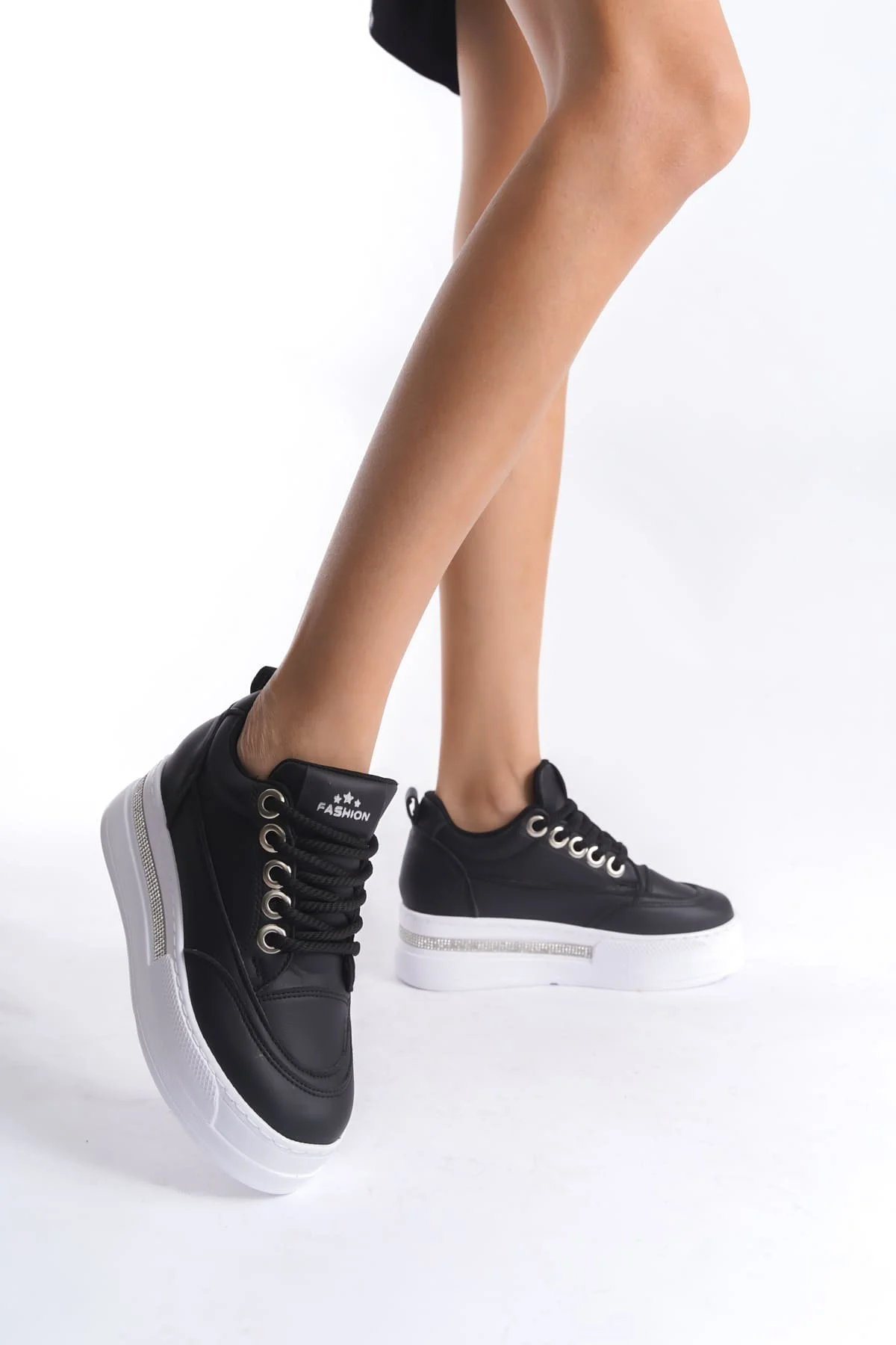 Siyah Kadın Gizli Topuklu Sneaker TR04MS01A