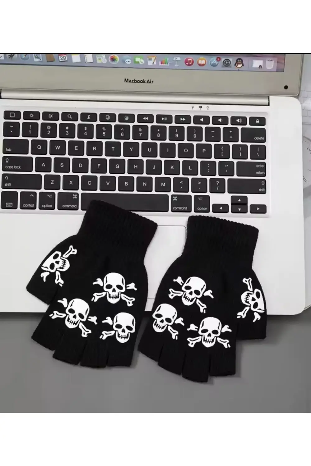 siyah kesik parmaklı kurukafa baskılı pamuklu eldiven