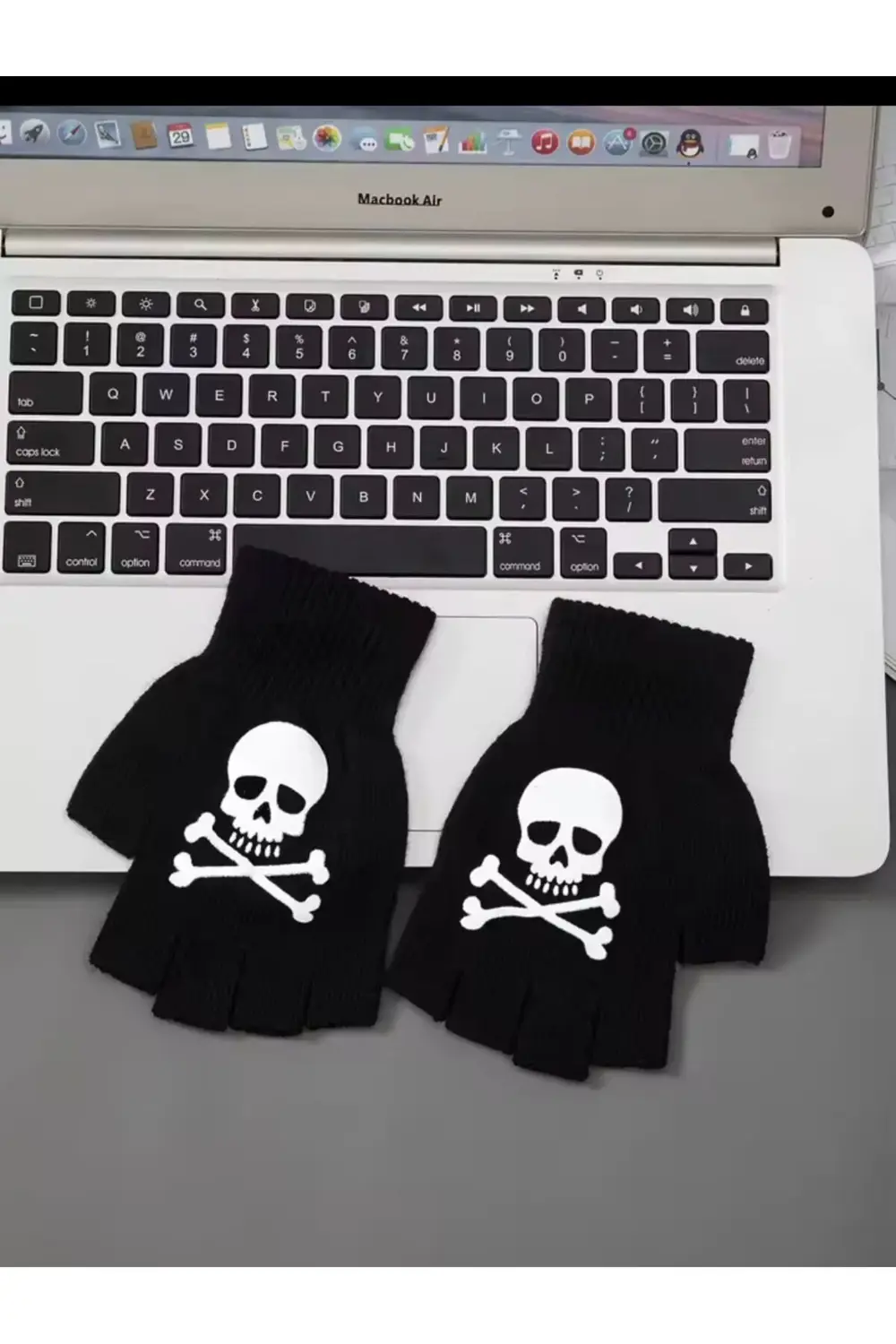 siyah kesik parmaklı kurukafa baskılı pamuklu kışlık eldiven