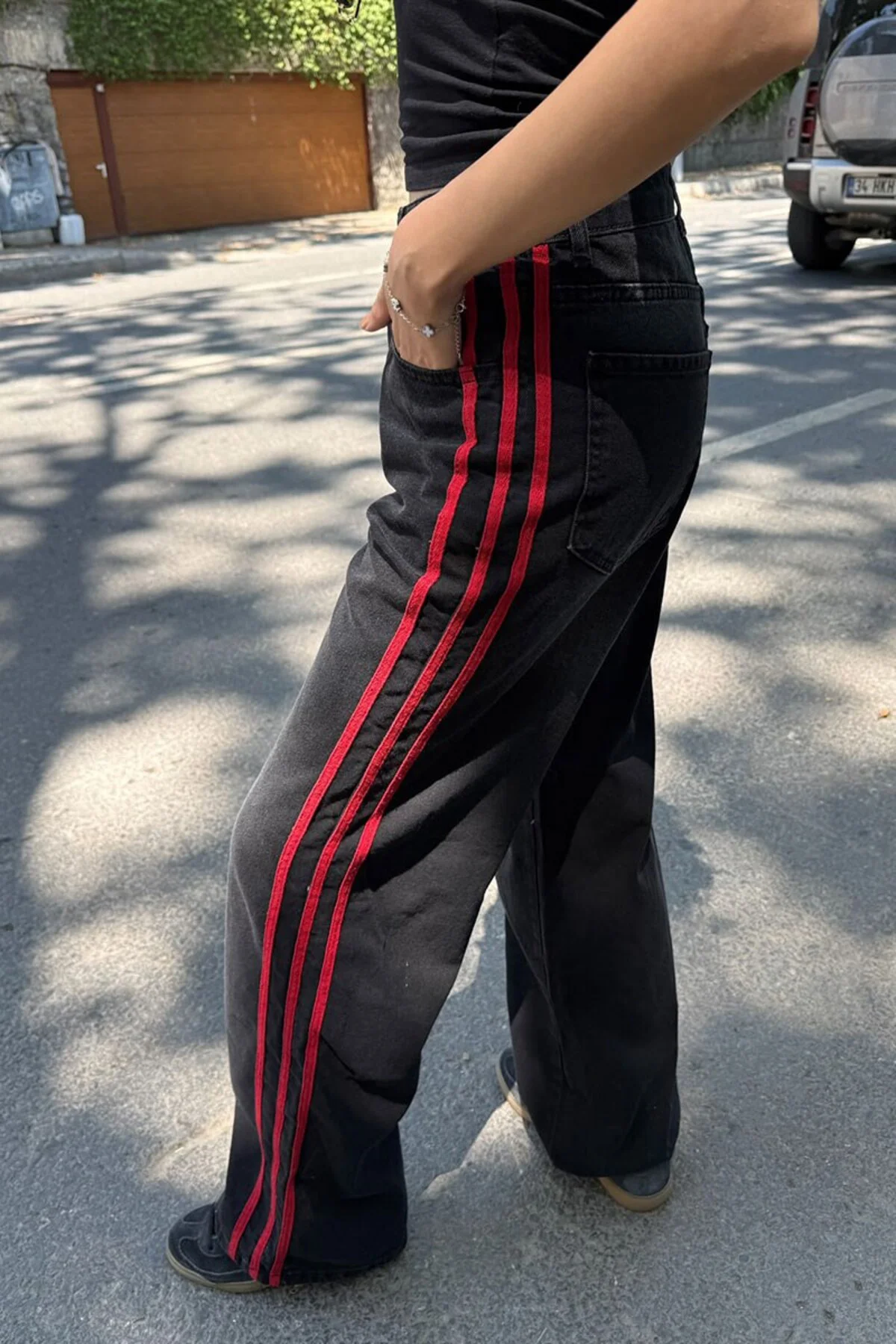 Siyah Kırmızı Üç Şeritli Y2K Unisex Baggy Pantolon Siyah Kırmızı Üç Şeritli Y2K Unisex Baggy Pantolon