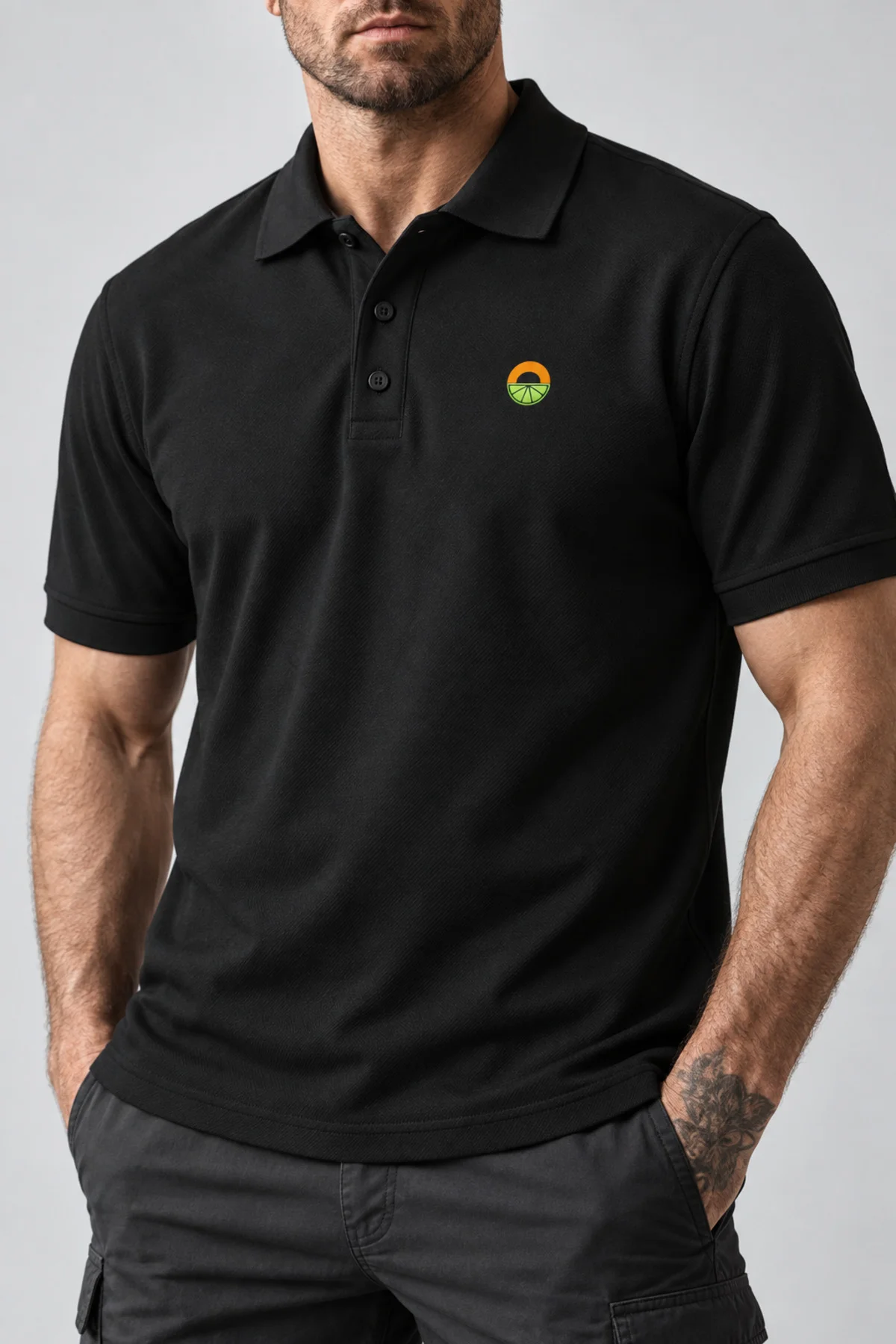 Siyah Minimalist Logolu Polo Yaka Kısa Kollu Tişört Siyah Minimalist Logolu Polo Yaka Kısa Kollu Tişört