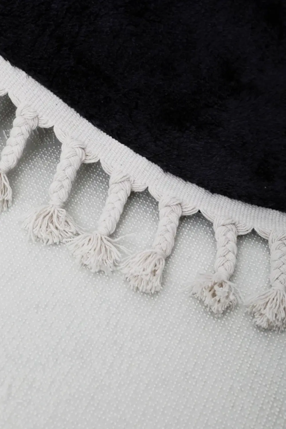 Siyah Oval Post Peluş Dokuma Halı Saçaklı 4 M2 Salon Halısı 150x2