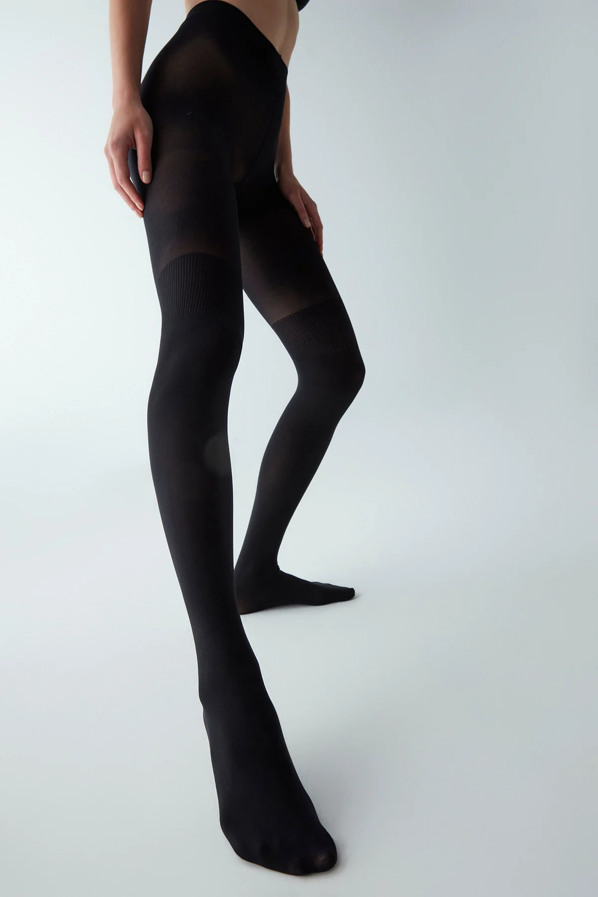 Siyah Over Knee Külotlu Çorap - Görsel 4