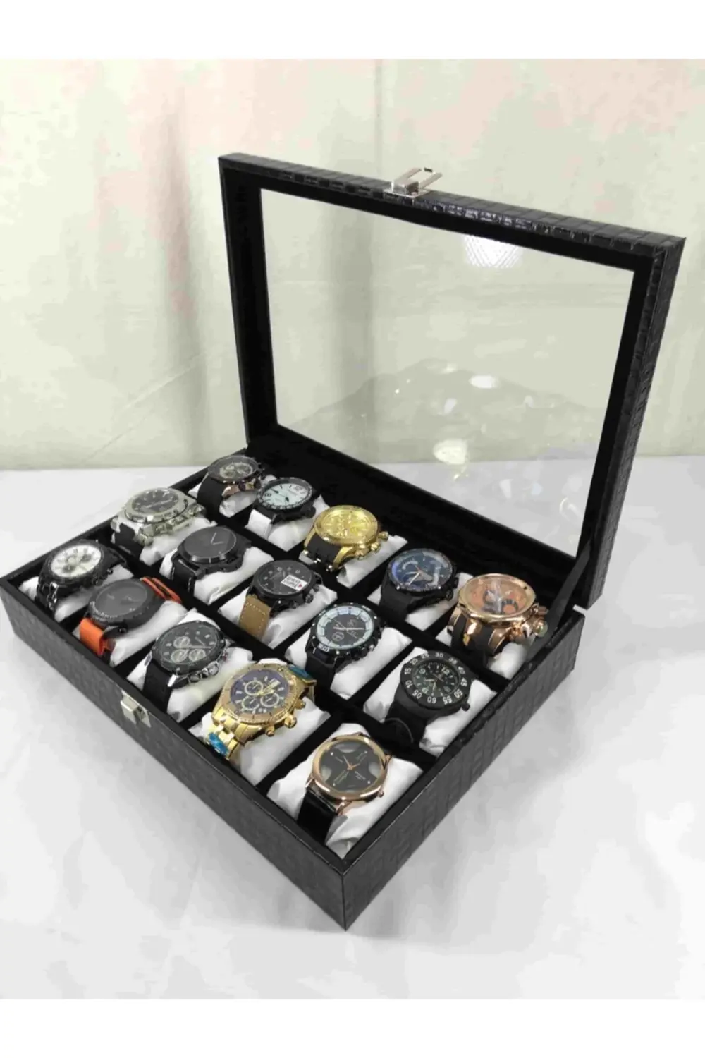 Siyah Parlak Rugan Kaplamalı 15 Kol Saati Kapasiteli Portatif Sak