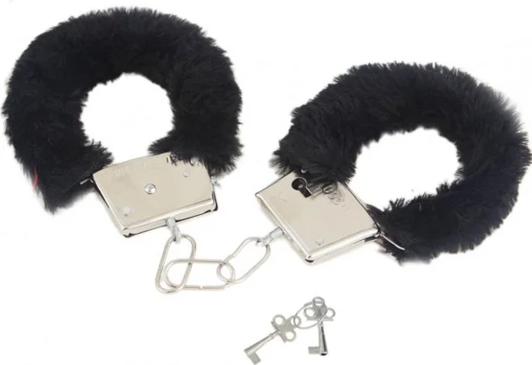 Siyah Peluş Kelepçe – Rahat ve Şık Çift Aksesuarı Siyah Peluş Kelepçe – Rahat ve Şık Çift Aksesuarı