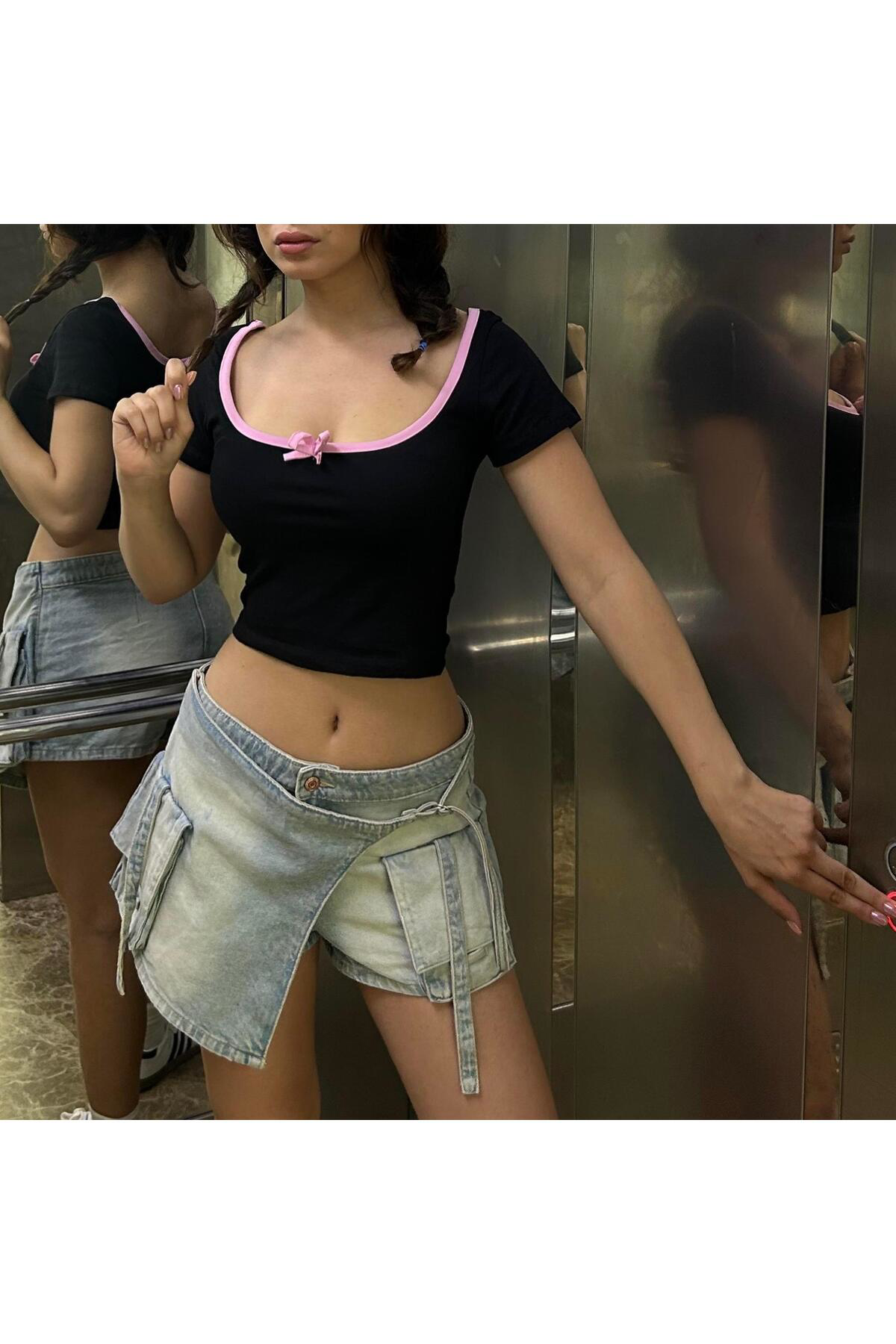 Siyah Pembe Yaka Fiyonklu Sırt Bağcıklı Kısa Kollu Crop