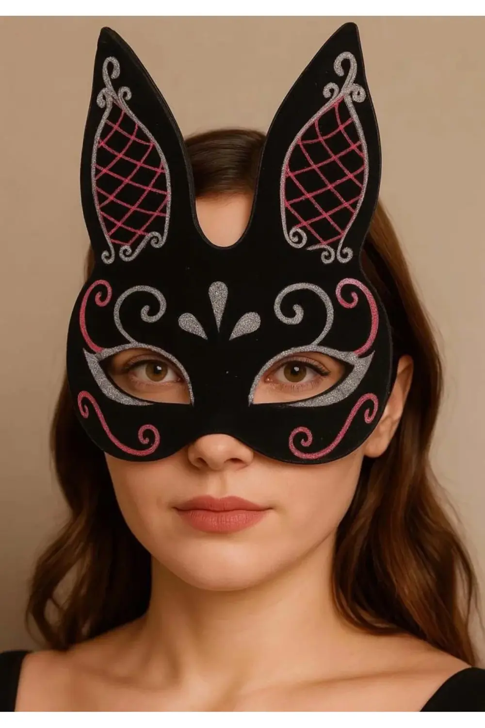 Siyah Renk Kırmızı Beyaz Simli Siyah Süet Kaplama Tavşan Maskesi