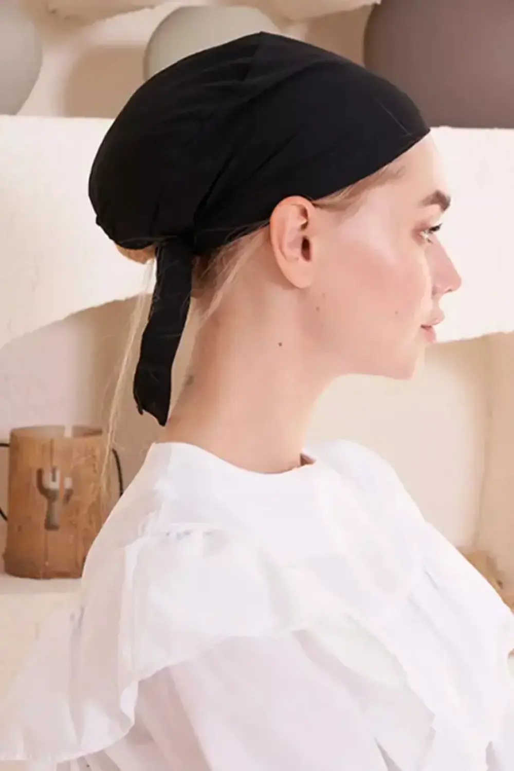 Siyah Renk Likralı Gösterişli Lüks Bone