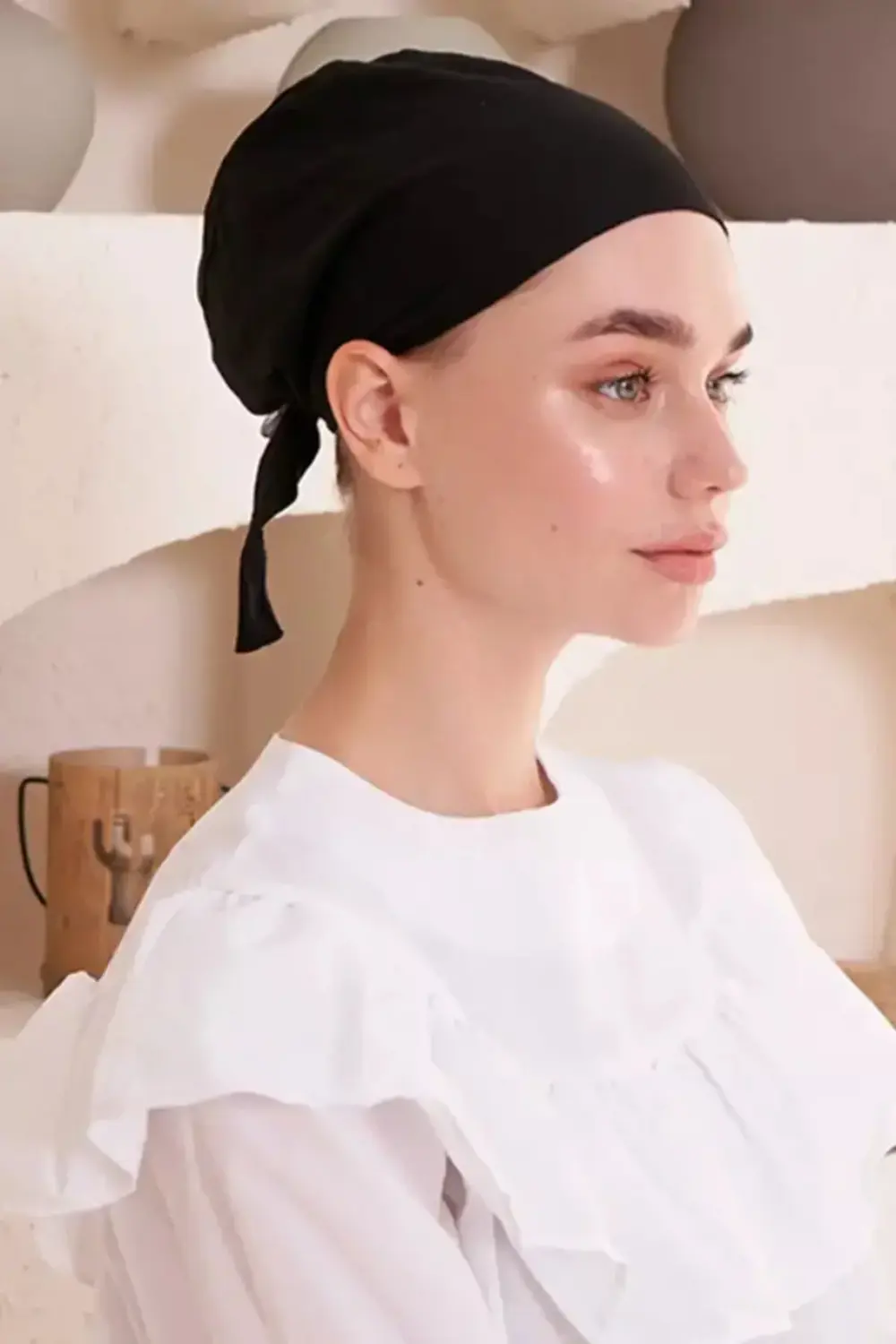 Siyah Renk Likralı Gösterişli Lüks Bone