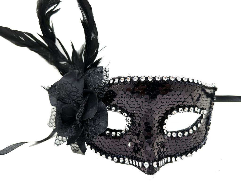 Siyah Renk Yandan Tüylü Güllü Gümüş Taşlı Pullu Maske 20x22 cm Siyah Renk Yandan Tüylü Güllü Gümüş Taşlı Pullu Maske 20x22 cm