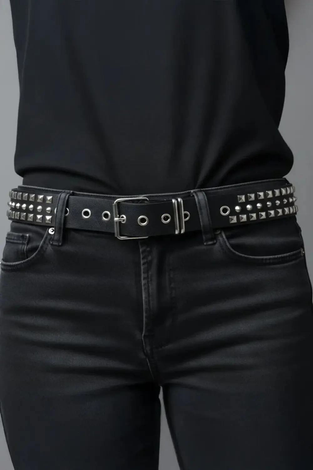 Siyah Rocker Kuşgözü Detaylı Piramit Deri Kemer Siyah Rocker Kuşgözü Detaylı Piramit Deri Kemer